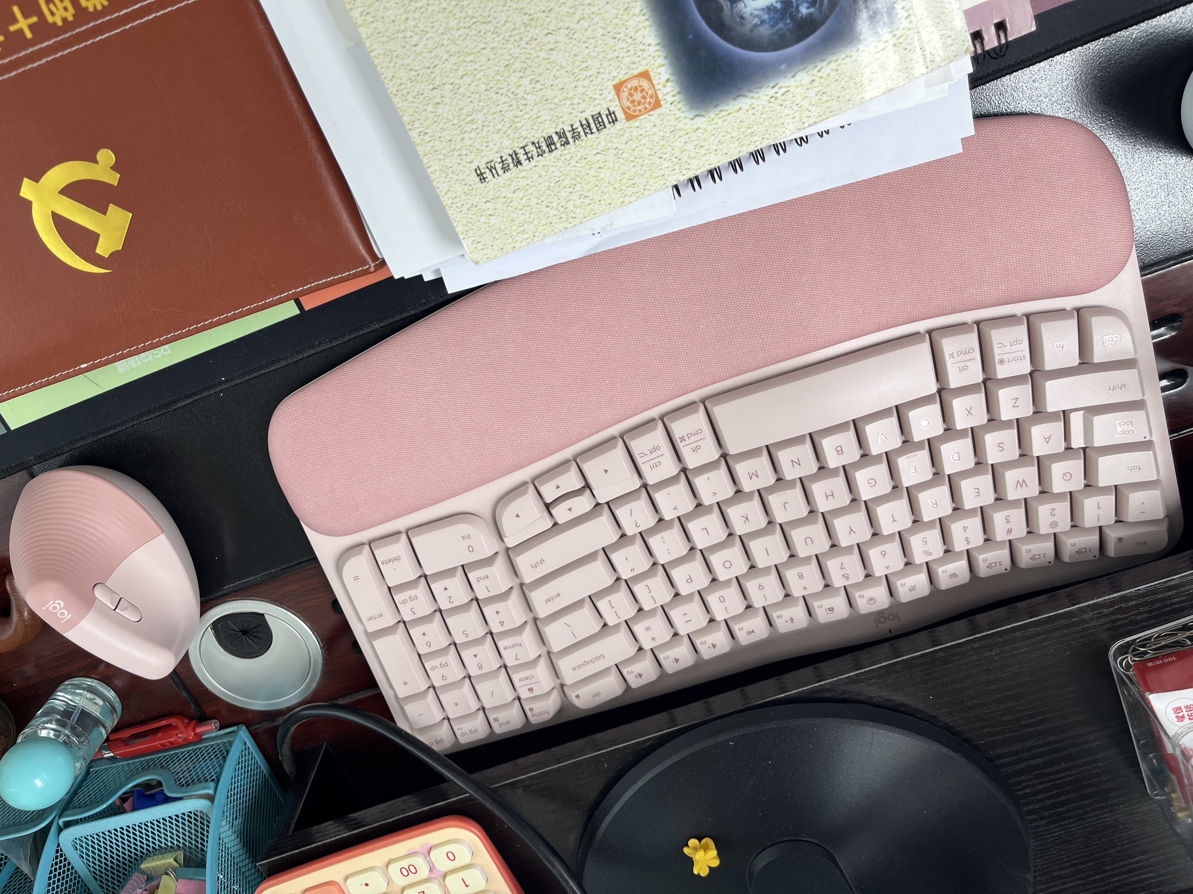 罗技（Logitech）Wave Combo 无线人体工学键鼠套装 垂直鼠标 无线蓝牙鼠标 办公键盘 无线键盘 蓝牙键盘 粉色 实拍图