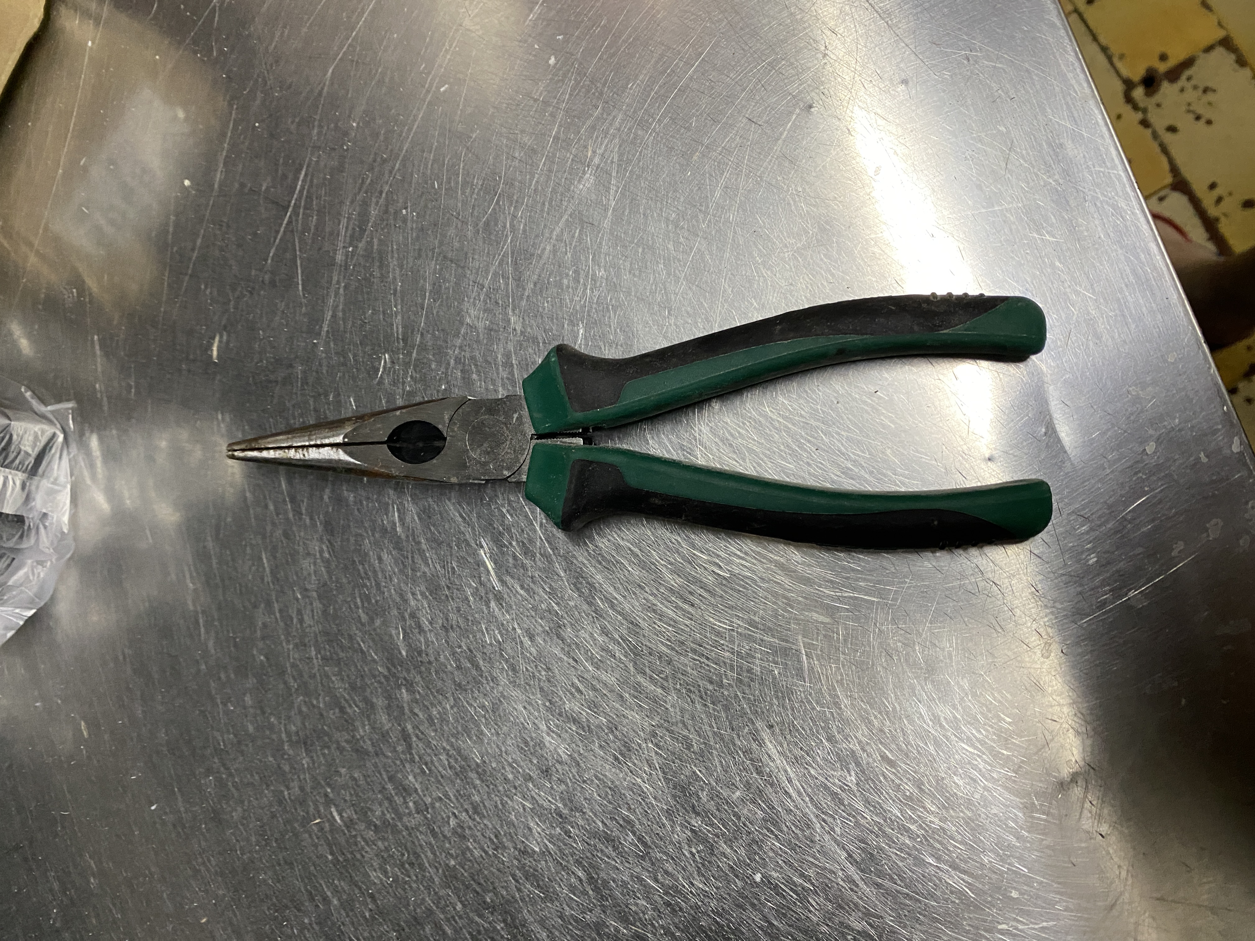 世达（SATA）70102A 尖嘴钳8英寸五金工具尖头钳多功能电工钳子(新老款随机发) 实拍图