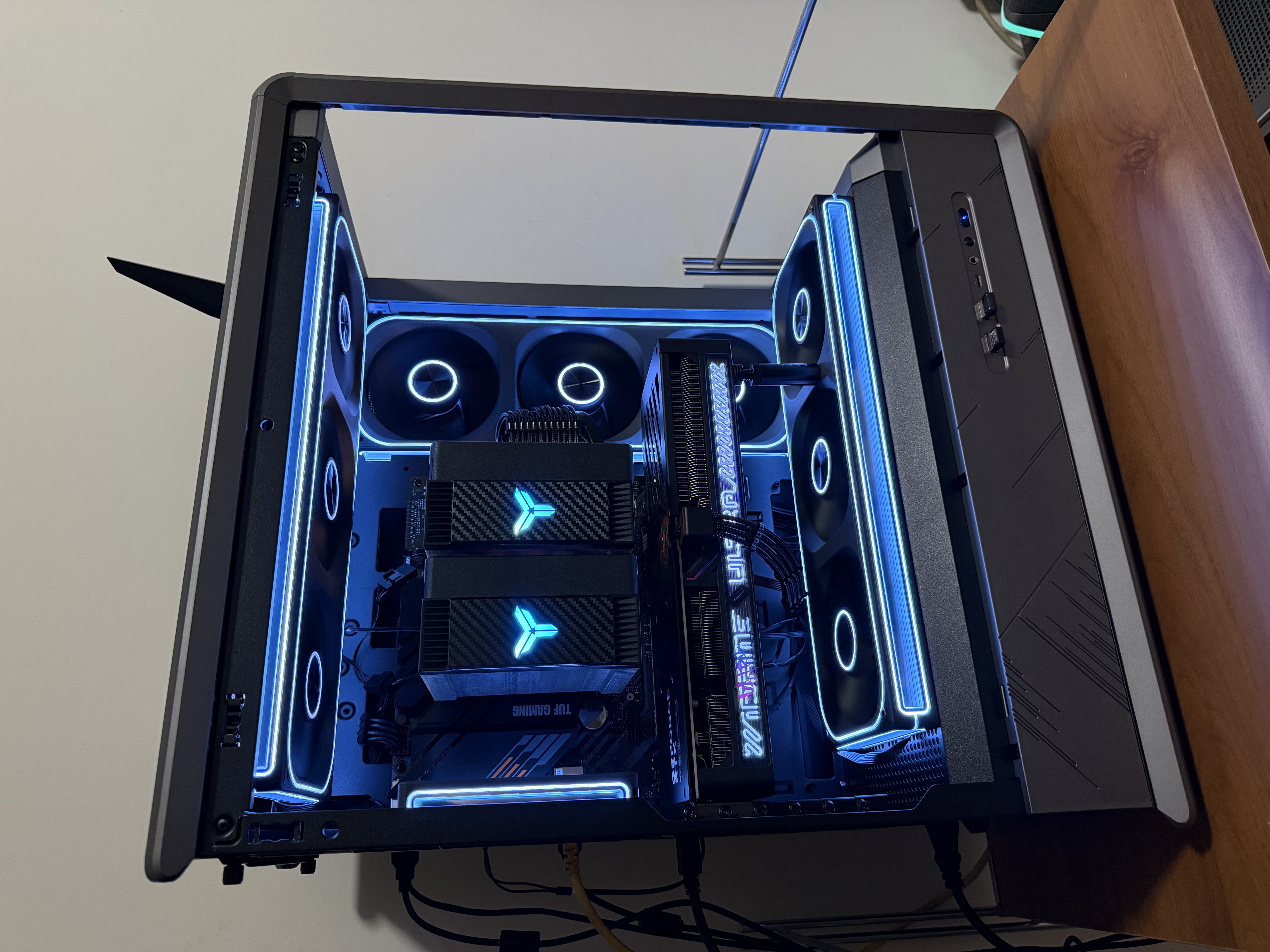 七彩虹（Colorful）iGame GeForce RTX 5060 Ti Ultra OC 8GB   GDDR7 DLSS 4.5 电竞光追游戏设计电脑显卡 实拍图