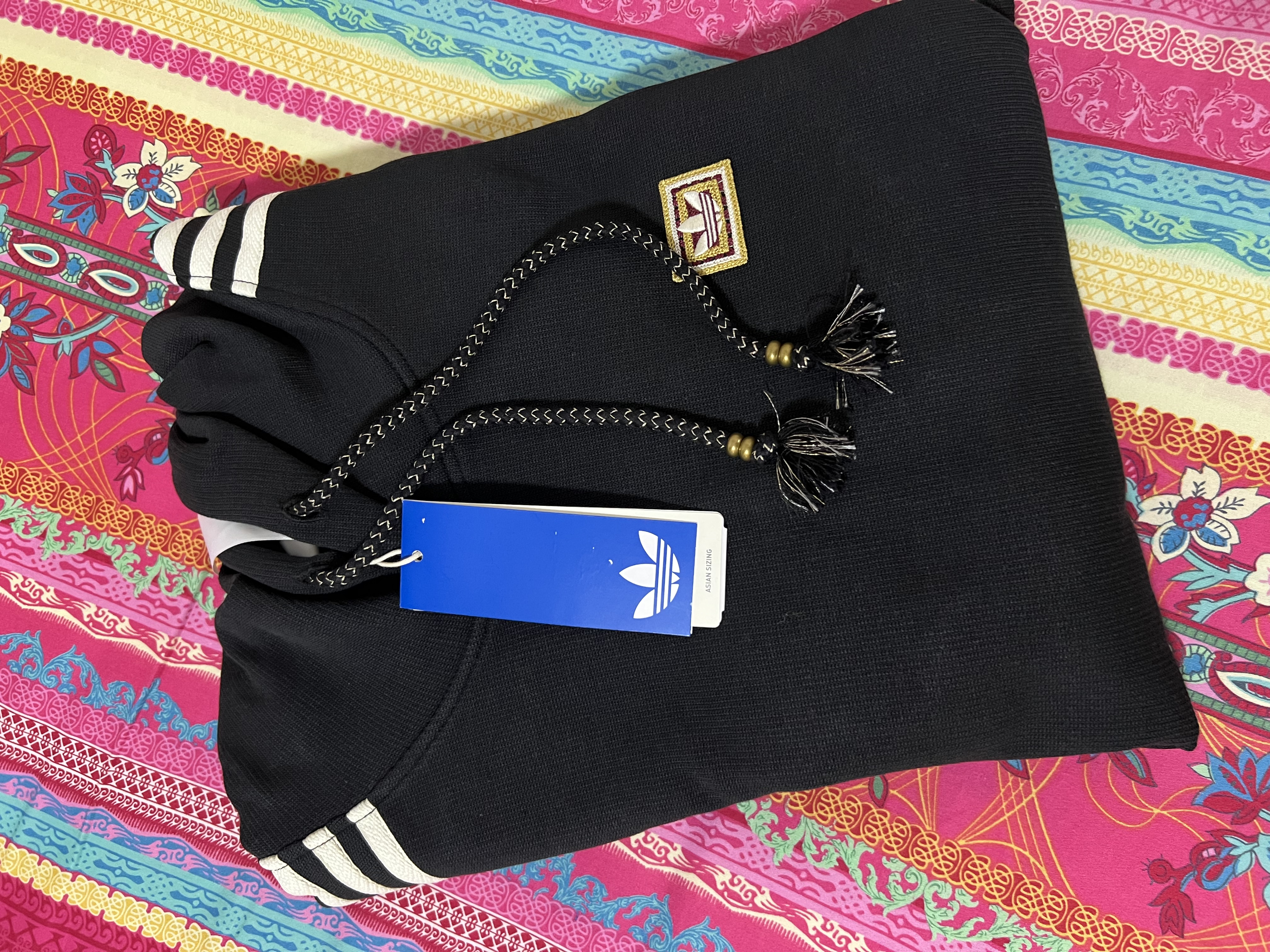 阿迪达斯 adidas【滔搏运动】三叶草男子LNY HOODIE M卫衣 KT0645 XS 实拍图