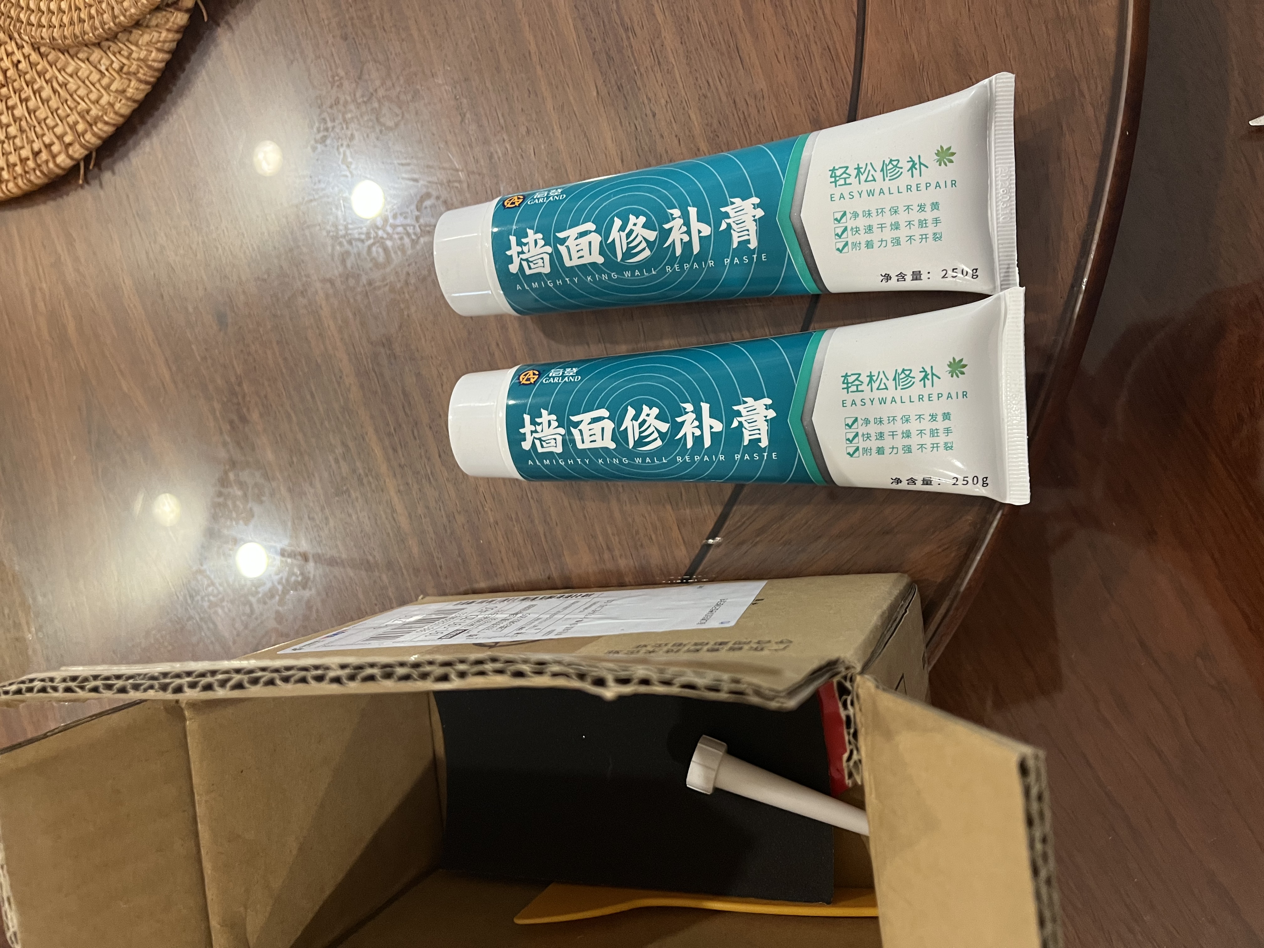 高登 防水免刷漆墙面修复神器白色翻新裂缝钉眼洞家用腻子粉补墙膏 防水补墙膏250g【一支装+配工具】 250g*1件 实拍图