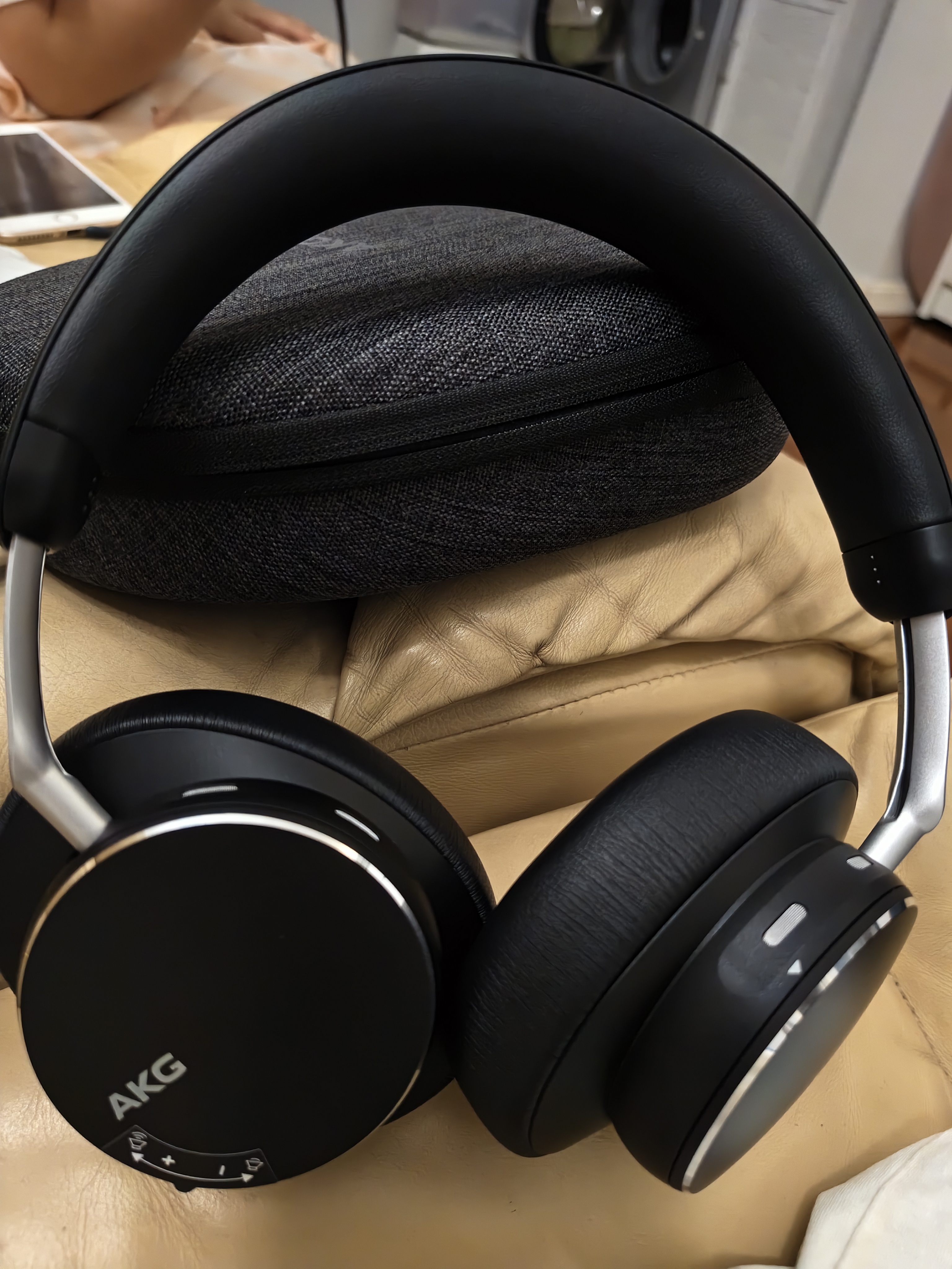 爱科技（AKG）N9【旗舰音质】头戴式无线降噪蓝牙耳机2.4G四模麦游戏电竞音乐HiFi 适配苹果华为 黑色 实拍图