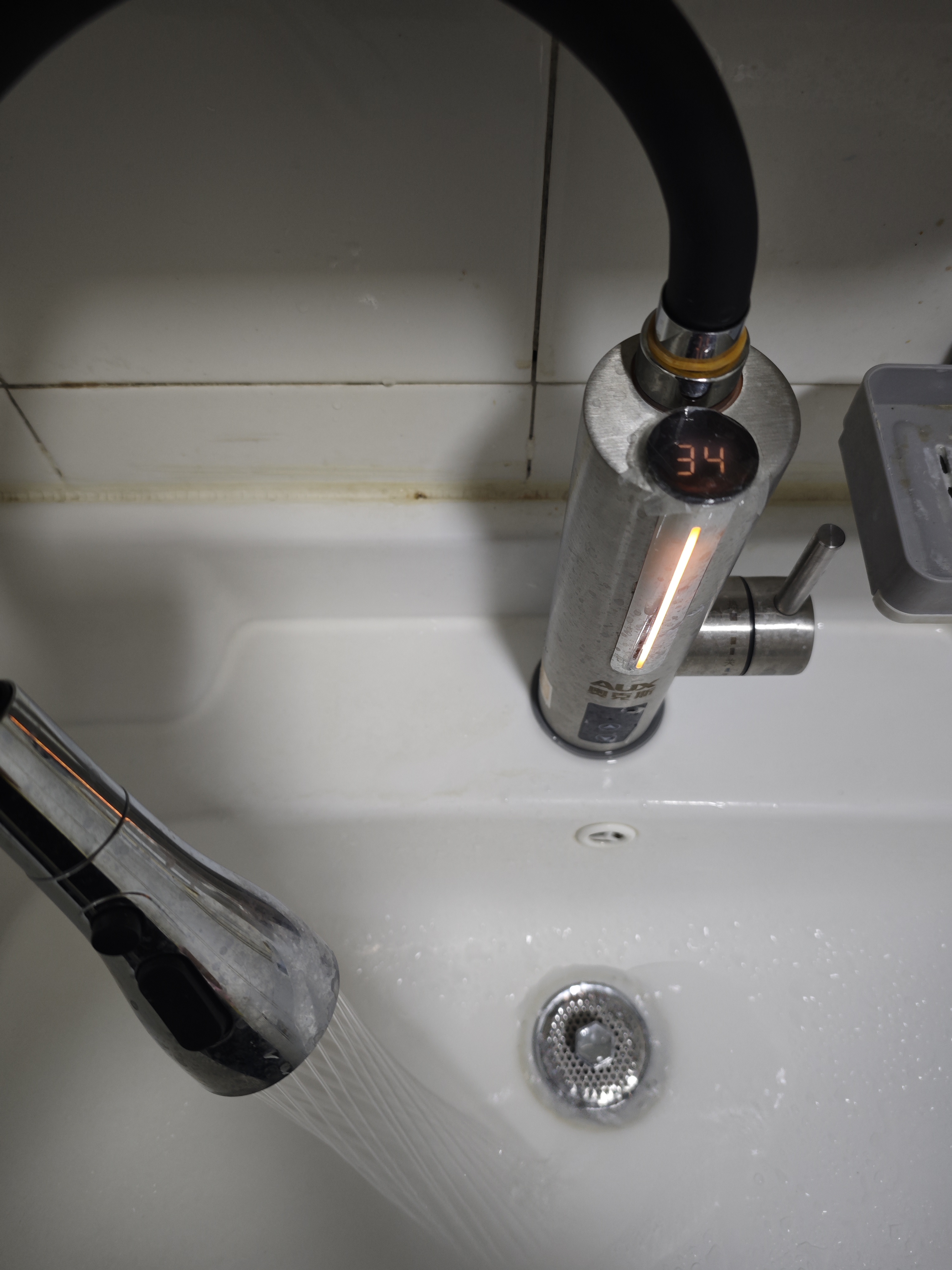 奥克斯电热水龙头热水器即热式快速热智能变频恒温加热水龙头冷热两用厨房宝阳台家用加热器 实拍图