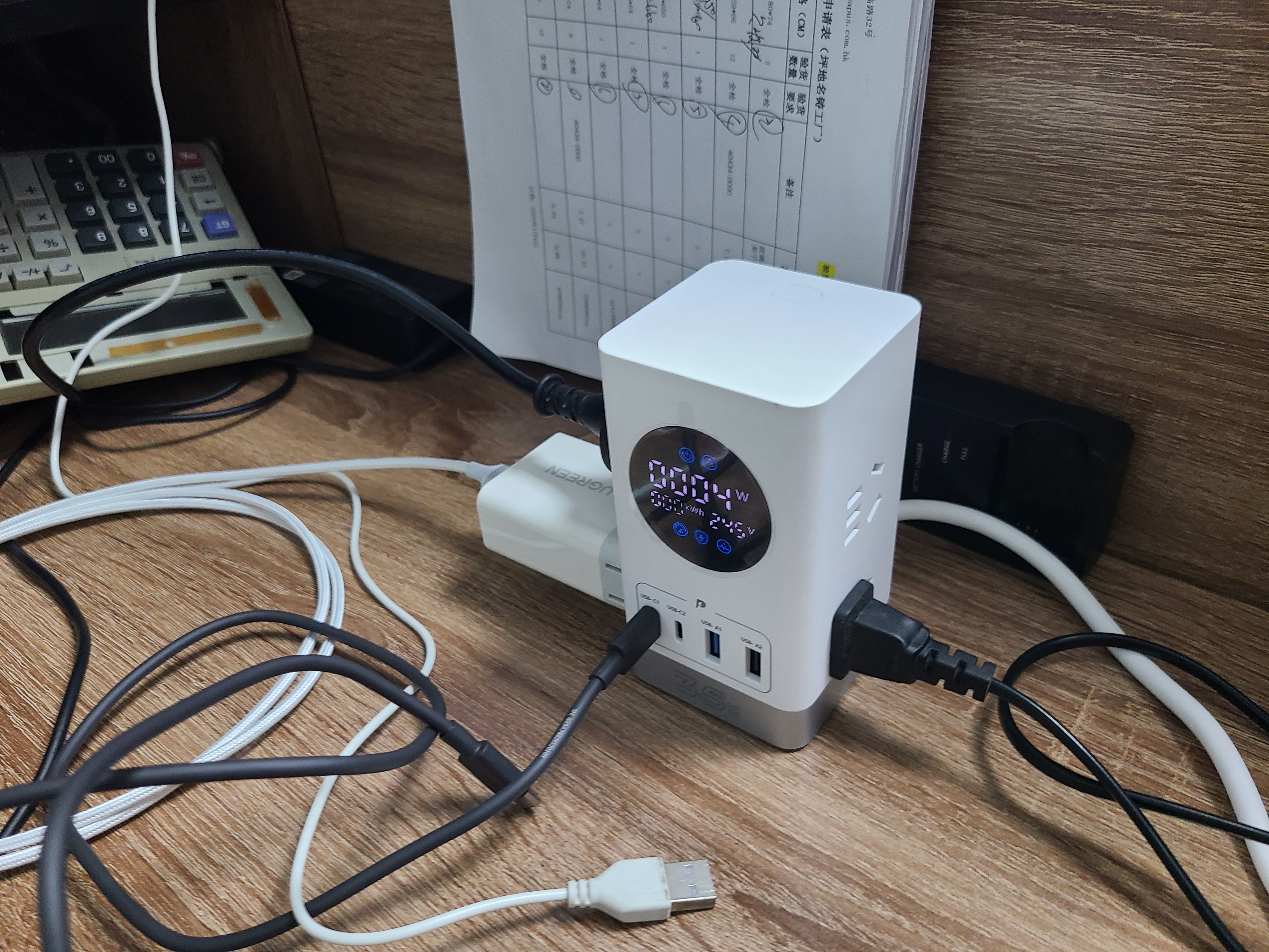 公牛（BULL）智能数显屏幕立式插座/电竞氮化镓快充插座/多功能USB桌面立式笔记本插线板插排 立式数显插座 【35W十口合一】立式数显1.5米糯米白（新国标） 实拍图