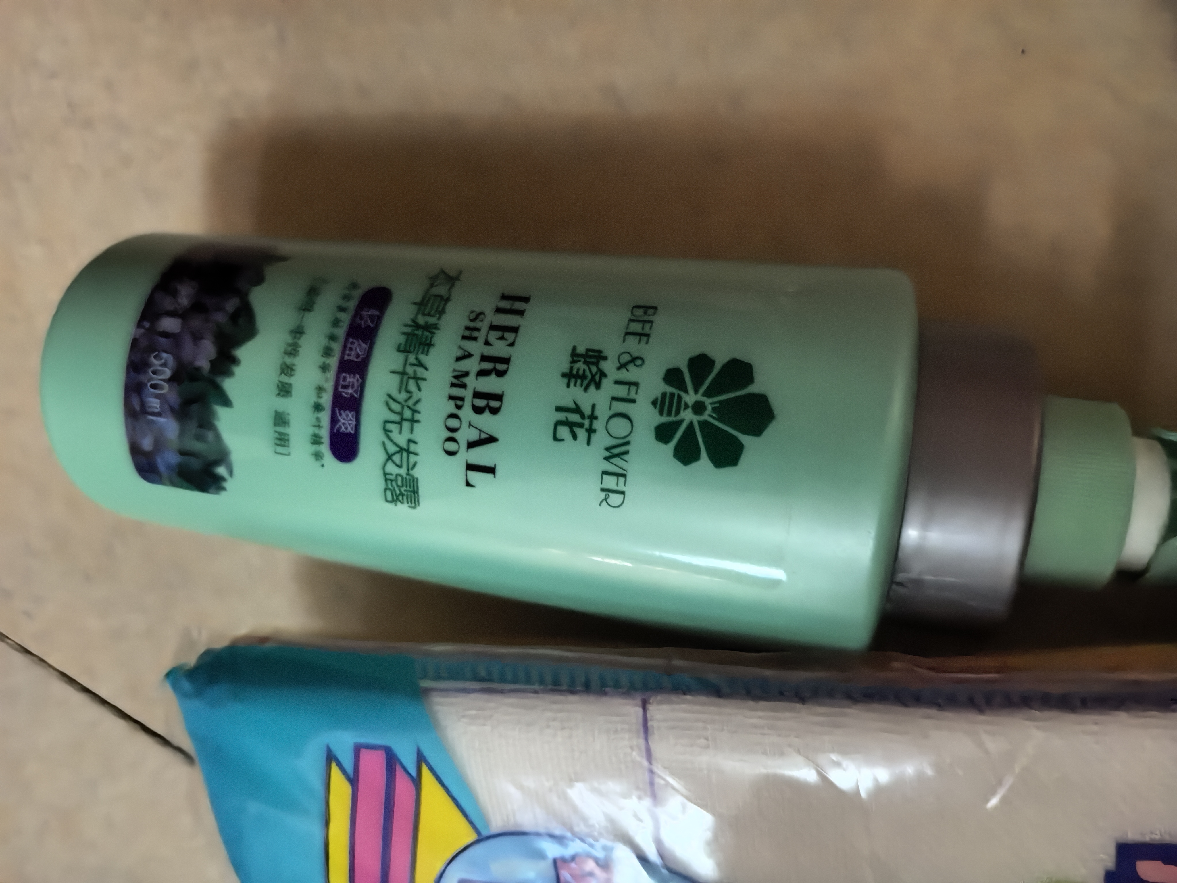 蜂花 本草精华洗发水柔顺去油清爽头皮男女士洗发露500ml 实拍图