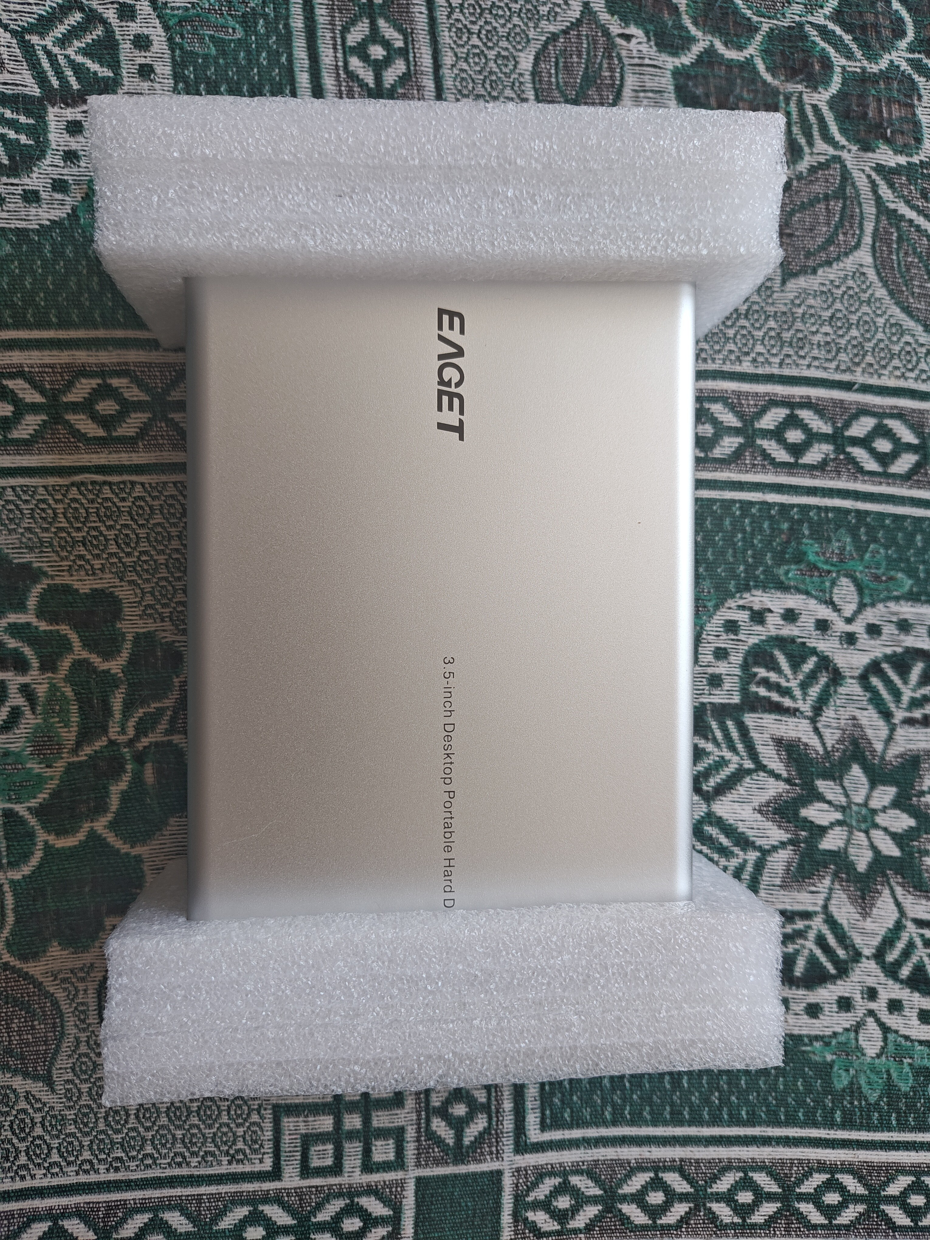 忆捷（EAGET）3TB 移动硬盘桌面式存储Type-C3.2高速大容量存储 3.5英寸 实拍图