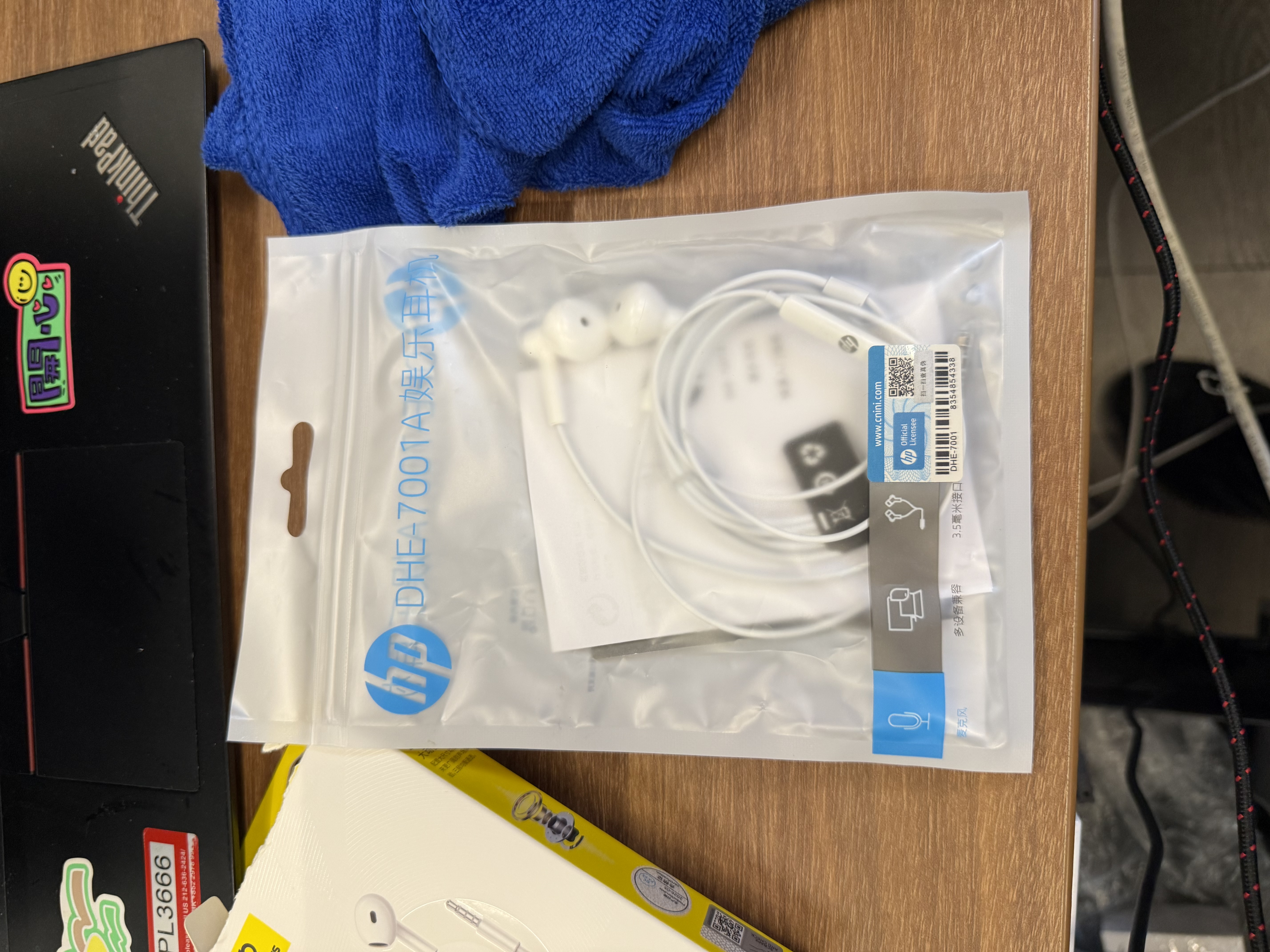 惠普（HP）有线耳机半入耳式3.5mm接口圆孔游戏电竞耳机 音乐耳机 降噪K歌线控带麦 适用苹果华为手机 白色 实拍图