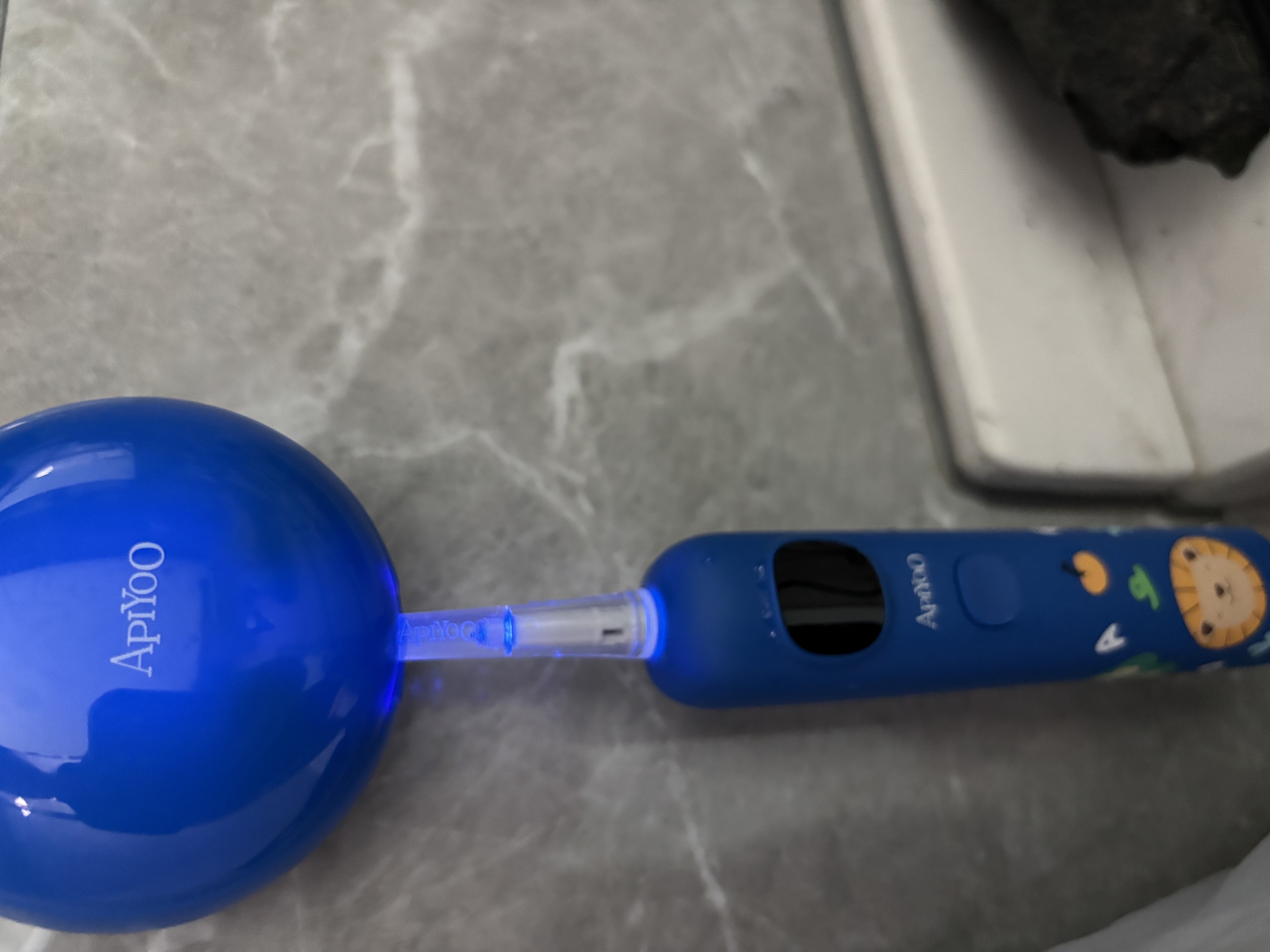 ApiYoo艾优A9pro儿童电动牙刷蓝色消毒架套装语音提醒软毛护龈 3-6-15岁学生男女孩儿童节日生日毕业礼物 实拍图