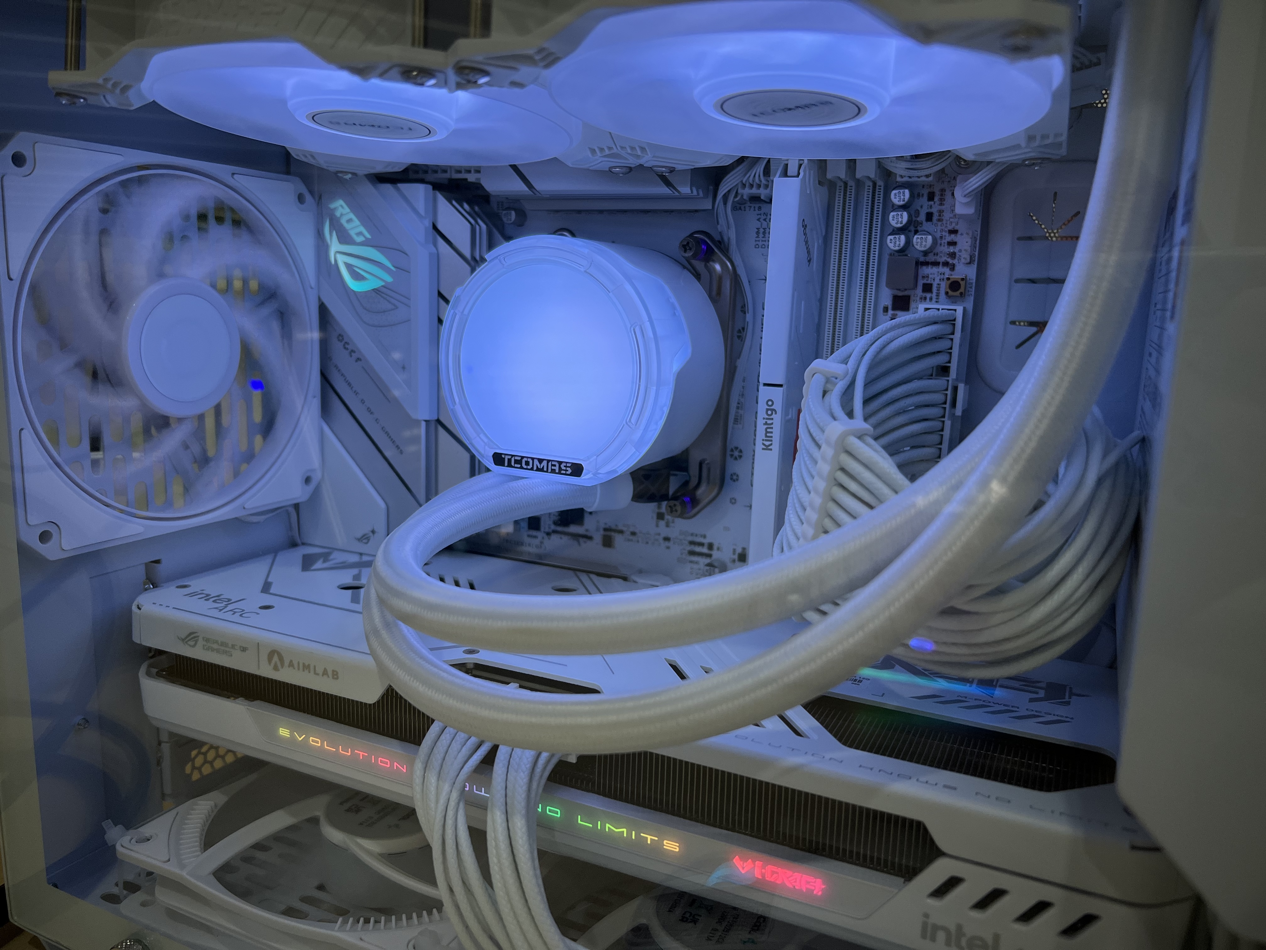 TCOMAS钛钽SJ-A080 240白色 一体式CPU水冷散热器 大冷头加厚冷排风扇ARGB光效 支持intel/AMD 实拍图