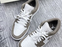 耐克（NIKE）26年夏季新款男子AJ1 经典缓震舒适透气低帮篮球鞋 553558-046 40.5 实拍图