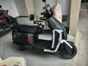 雅迪E30Plus电动摩托车【可分期购买】72V23Ah长续航1200W大动力高端外卖两轮电动车电瓶车 龙吟灰 实拍图