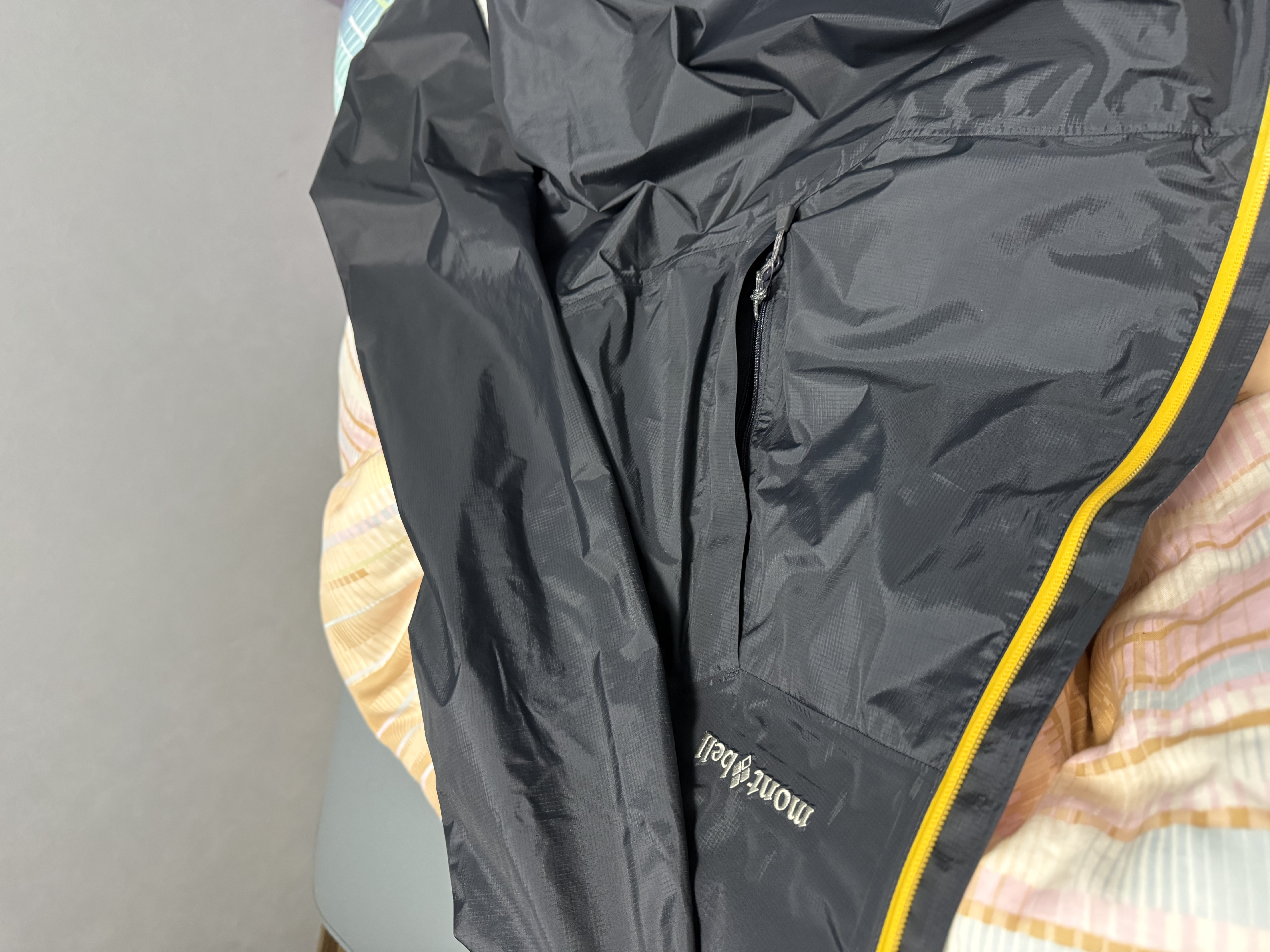 mont·bell 雨行者冲锋衣男款户外轻便防风防水保暖单层硬壳上衣 1128661 GRPH石墨色 L 实拍图