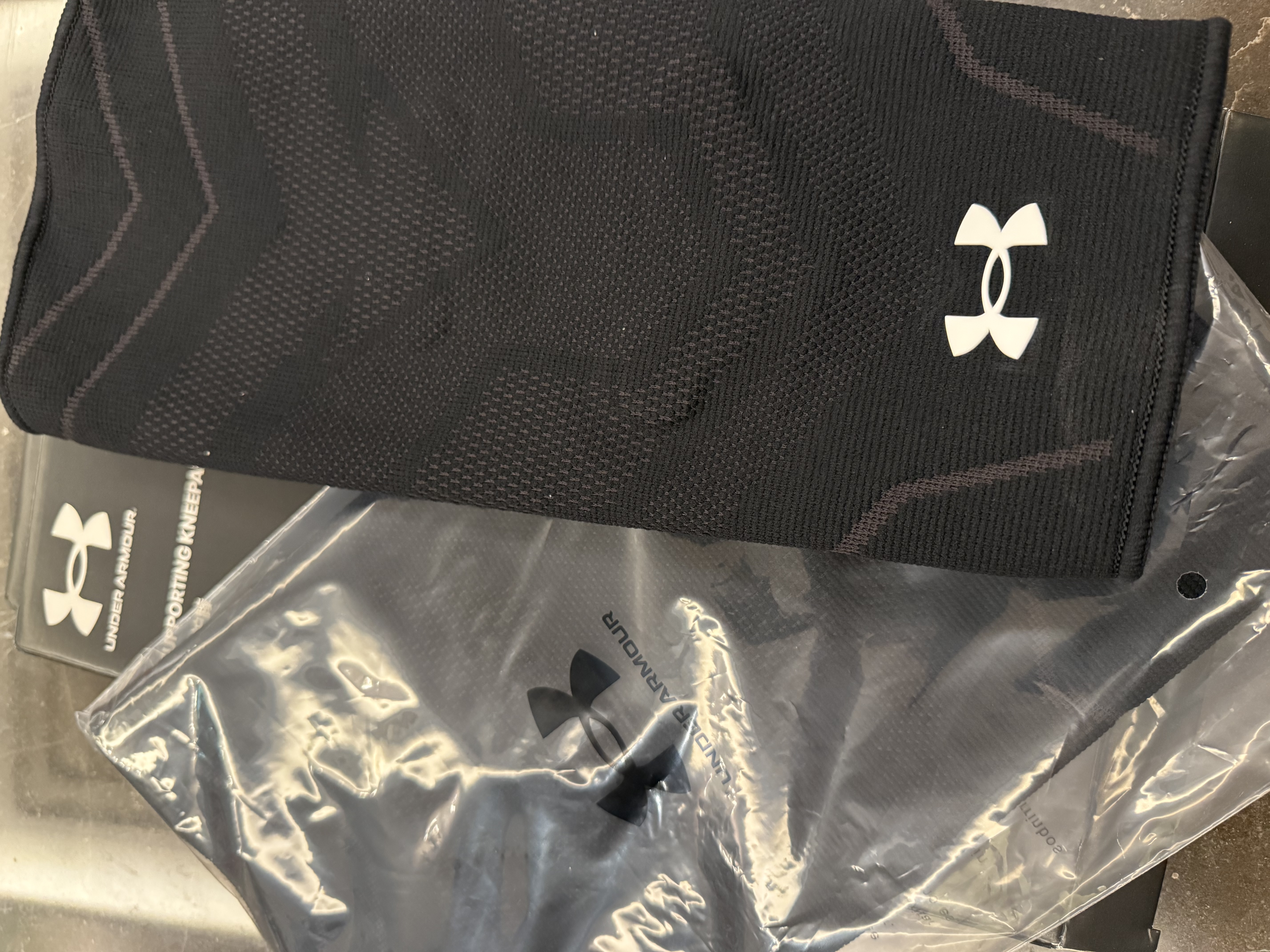 安德玛（Under Armour）护膝运动夏季篮球跑步半月板羽毛球足球髌骨登山膝盖关节护具两只 实拍图