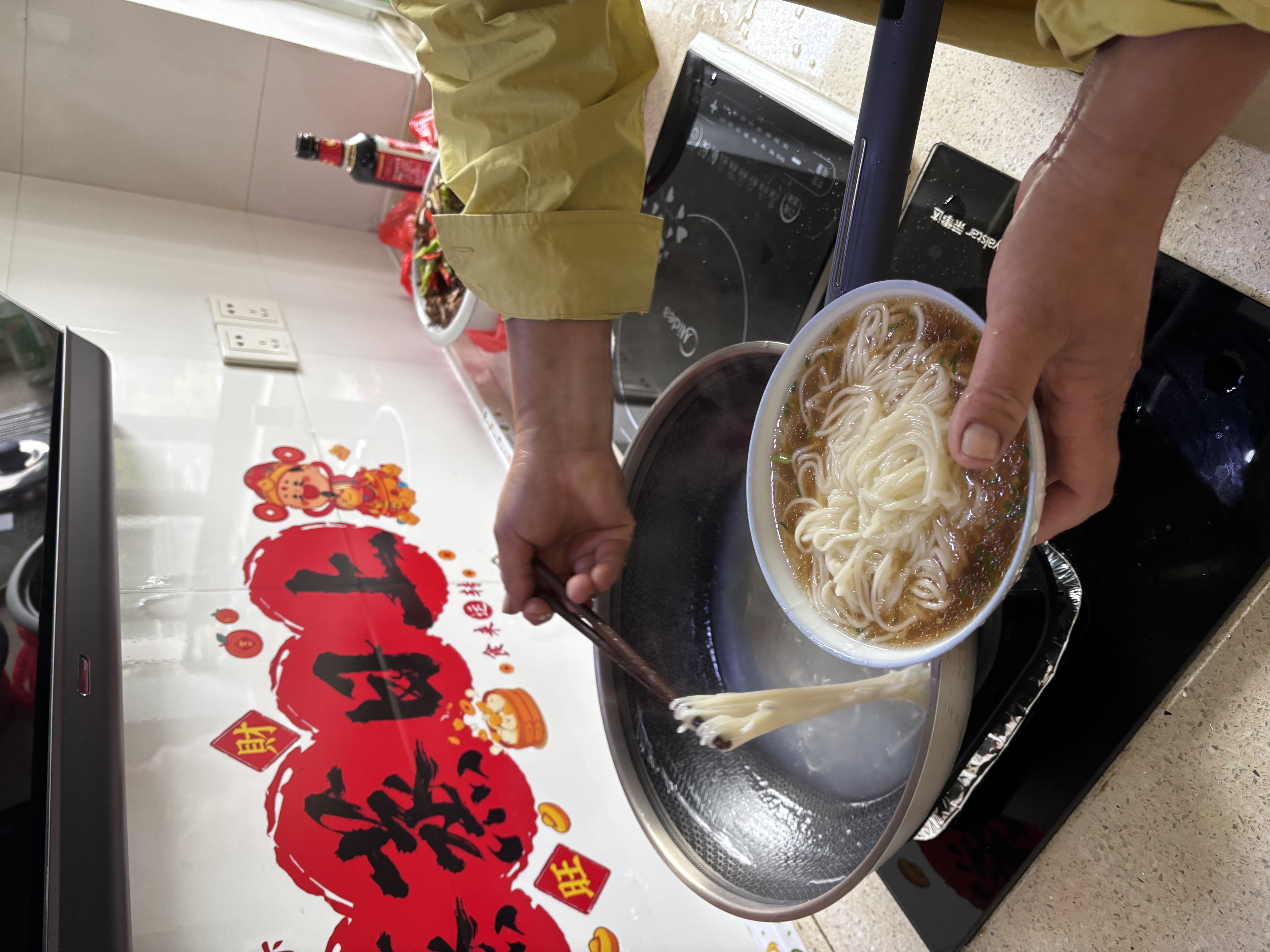 京东京造 炒锅 不锈钢陶瓷0氟蜂窝防粘煎锅燃气灶电磁炉通用32cm 赠铲勺 实拍图