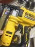 得伟（DEWALT）12V-60V 通用锂电充电器 实拍图