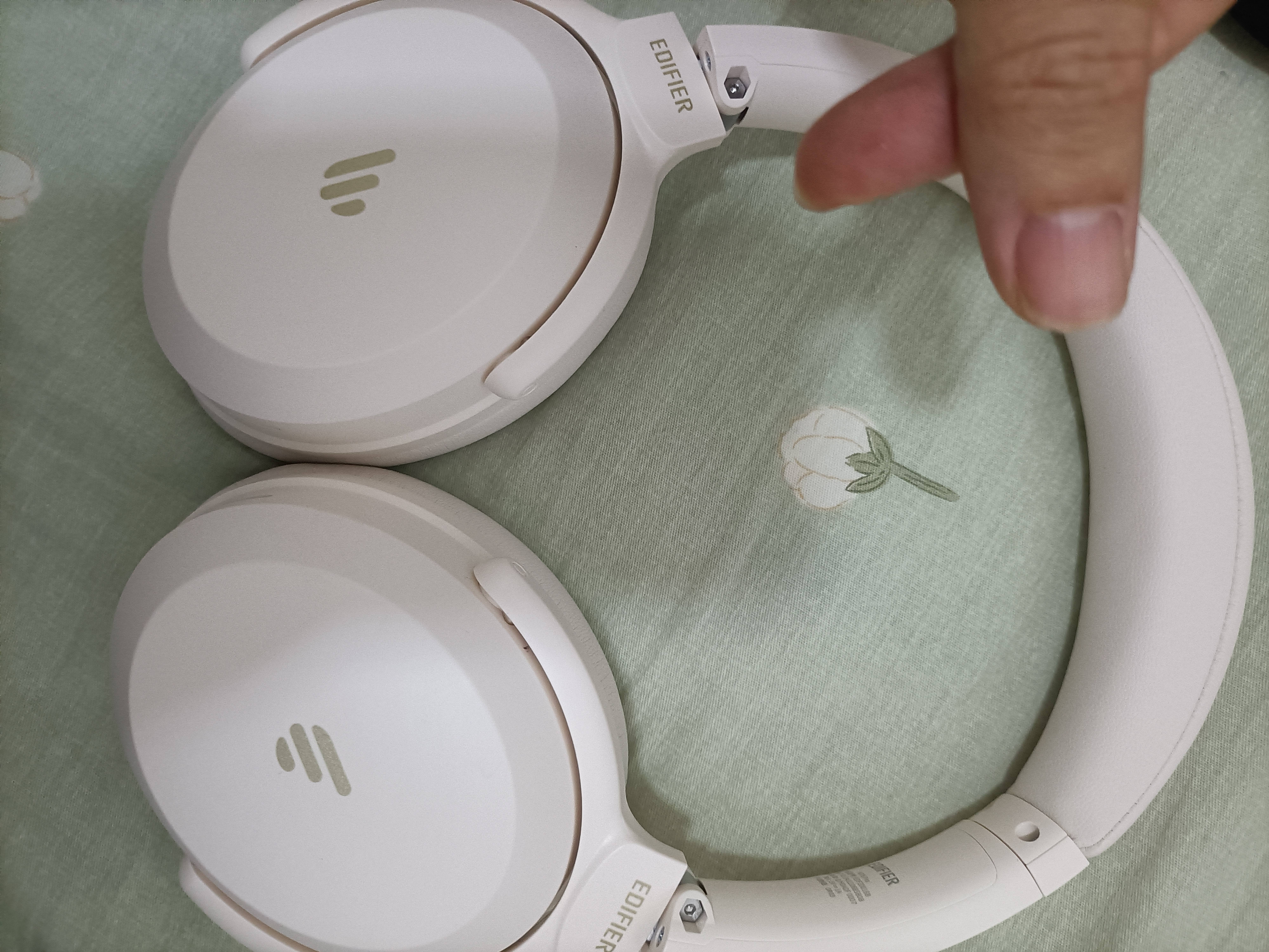 漫步者（EDIFIER）MT6 pro主动降噪头戴式蓝牙耳机无线电竞游戏音乐电脑耳麦高音质长续航手机电脑平板通用2025新款 云岩白【透气舒适/金标音质/深度降噪】+便携耳机包 实拍图