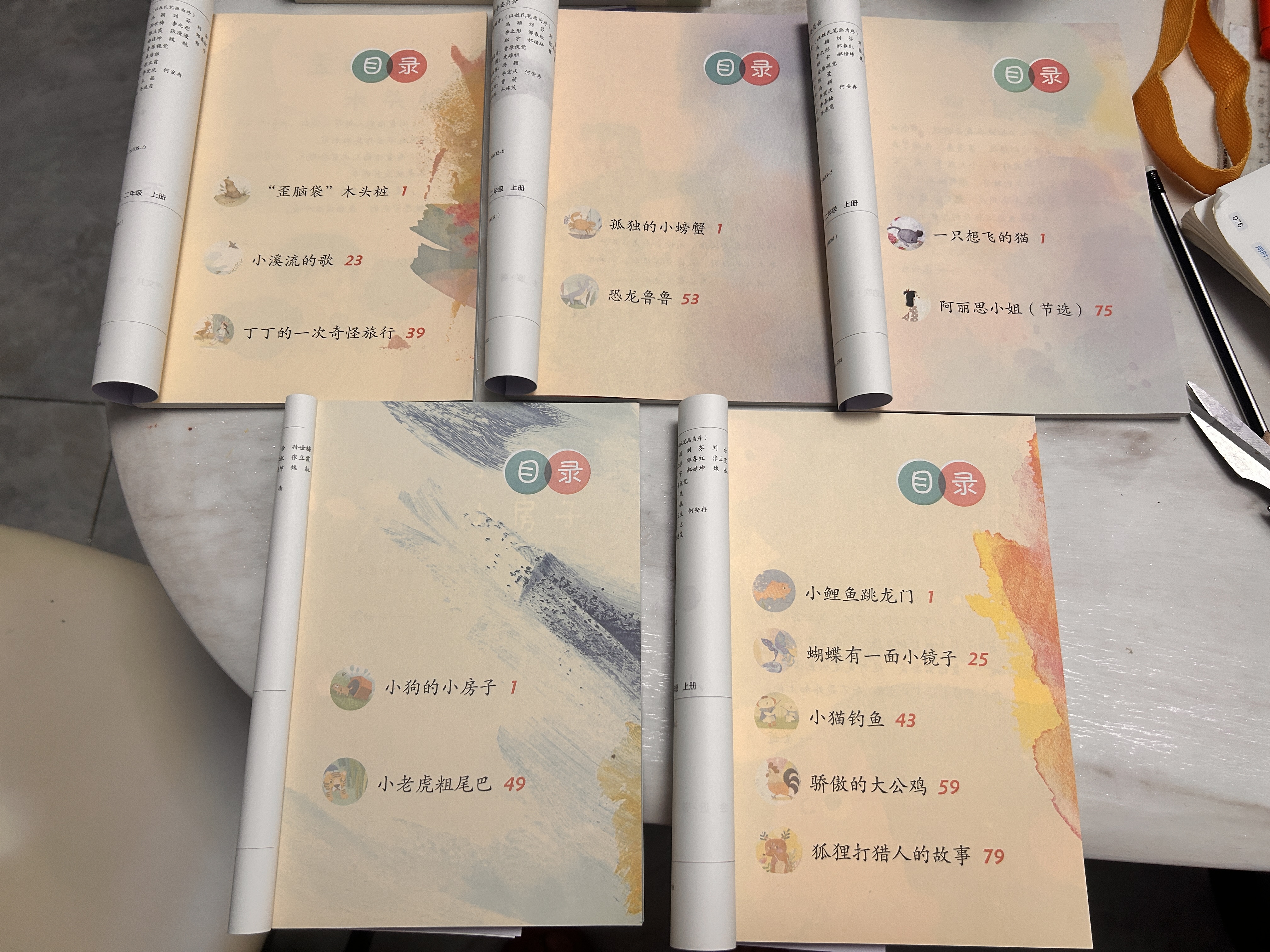 “歪脑袋”木头桩+一只想飞的猫+小鲤鱼跳龙门+小狗的小房子+孤独的小螃蟹（升级版）人教版快乐读书吧二年级上册套装（含音频资源）与新教材配套使用（共5册） 实拍图