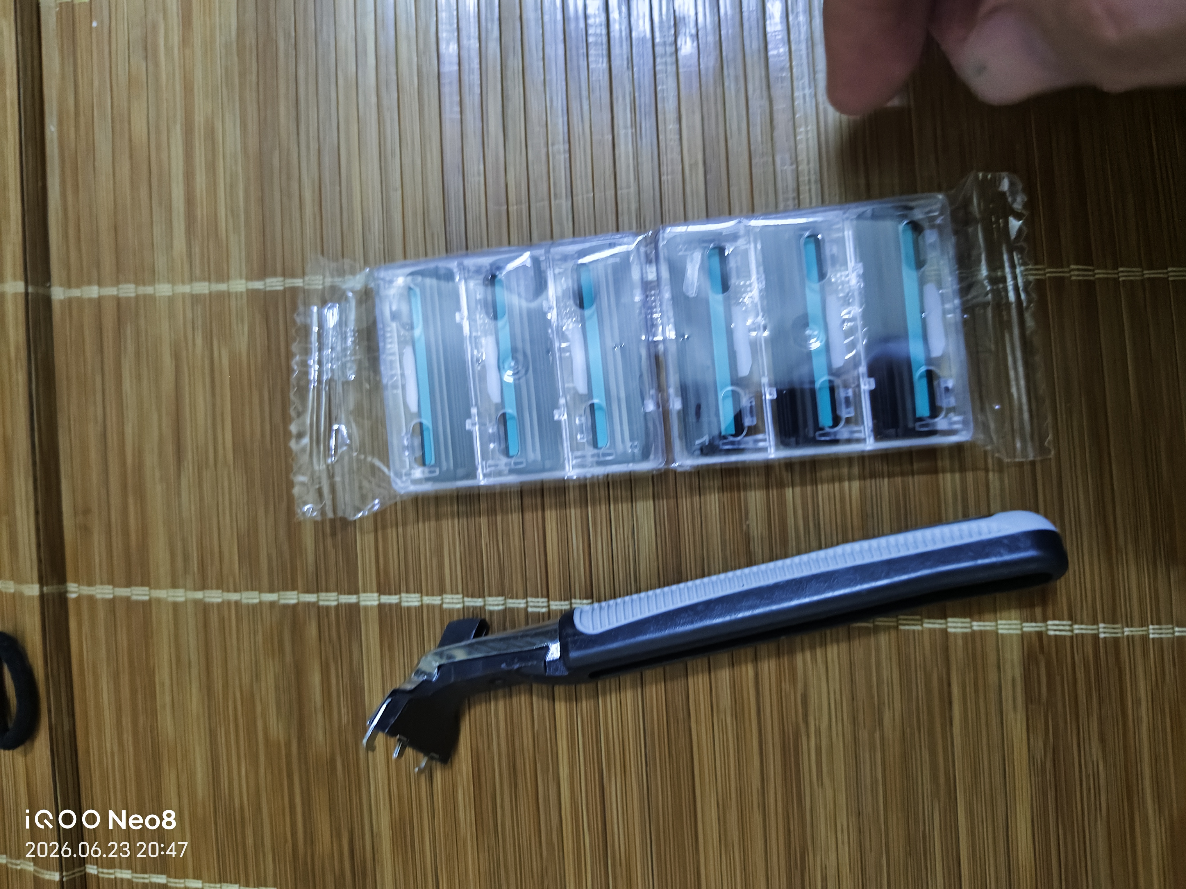 【京东配送 吉利同款】手动剃须刀手动刮胡刀防刮伤双层刀片旅行便携刮胡刀男士金属刀架 ⭐ 1刀架 6刀头 实拍图