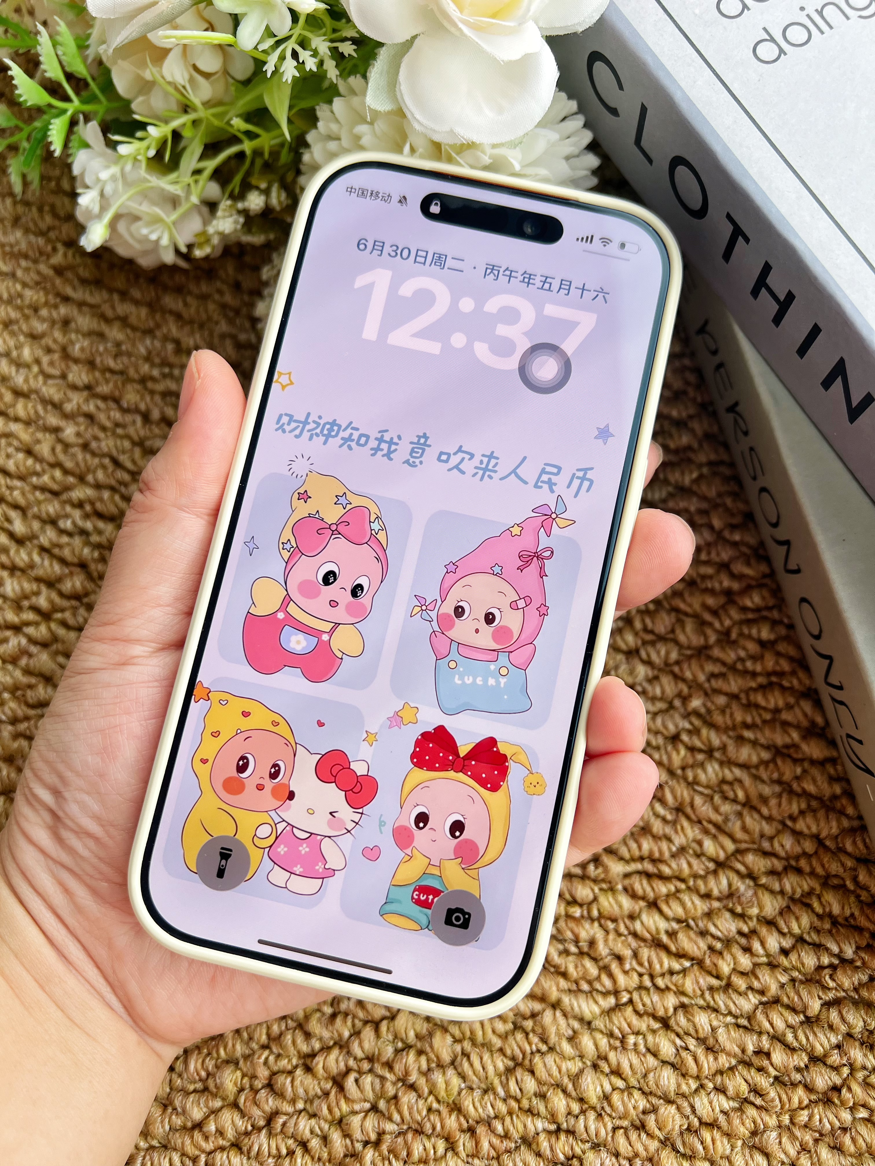 圣图朗新款17苹果16多巴胺女孩iphone15promax可爱14plus手机壳12卡通11高级感XS全包液态硅胶软13防摔套 液态硅胶-捧花女孩-古董白 iPhone 17 pro 实拍图