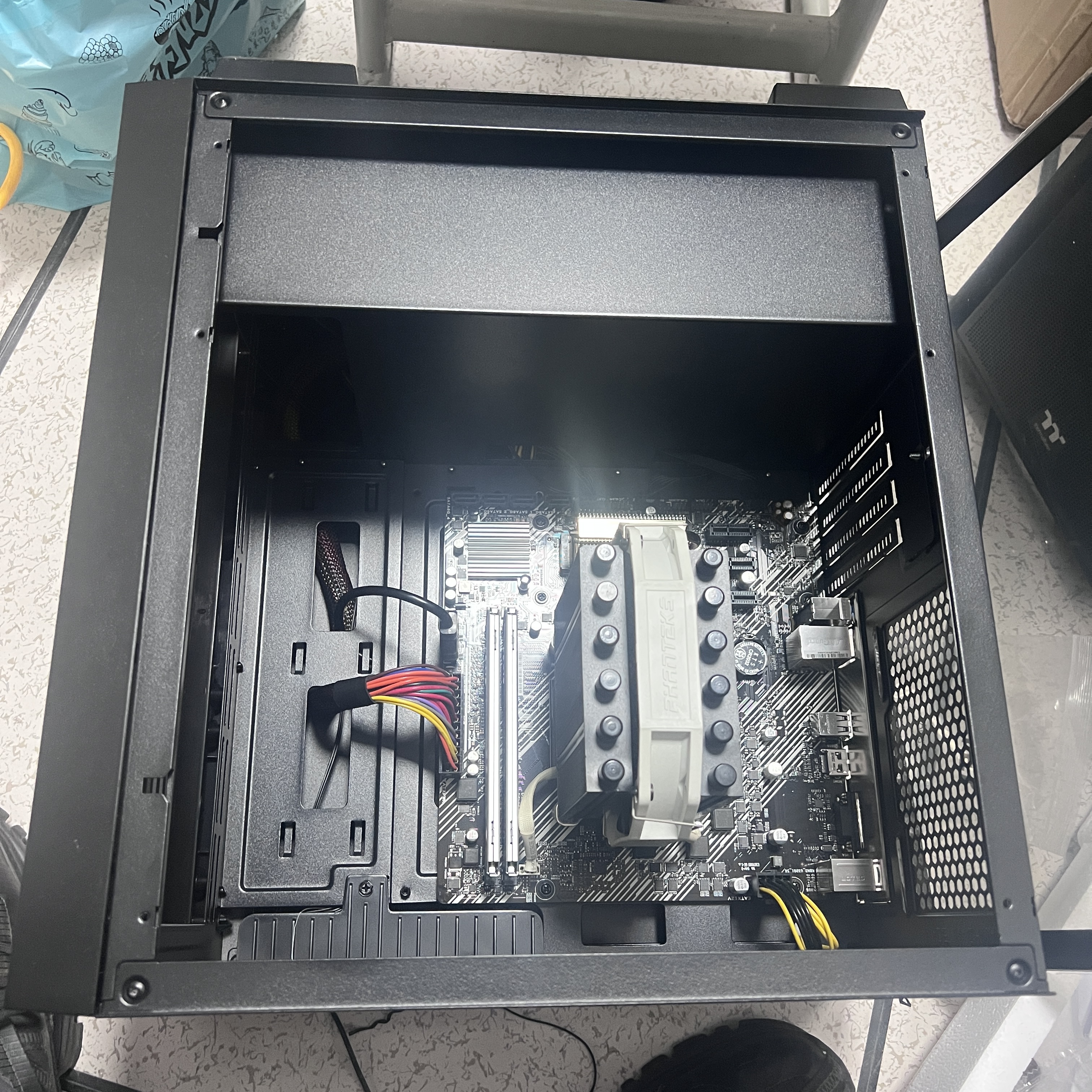 Thermaltake（Tt）启航者F4 机箱电源套装台式机电脑主机（含500W电源/支持MATX主板/钢化玻璃侧透/背线） 实拍图