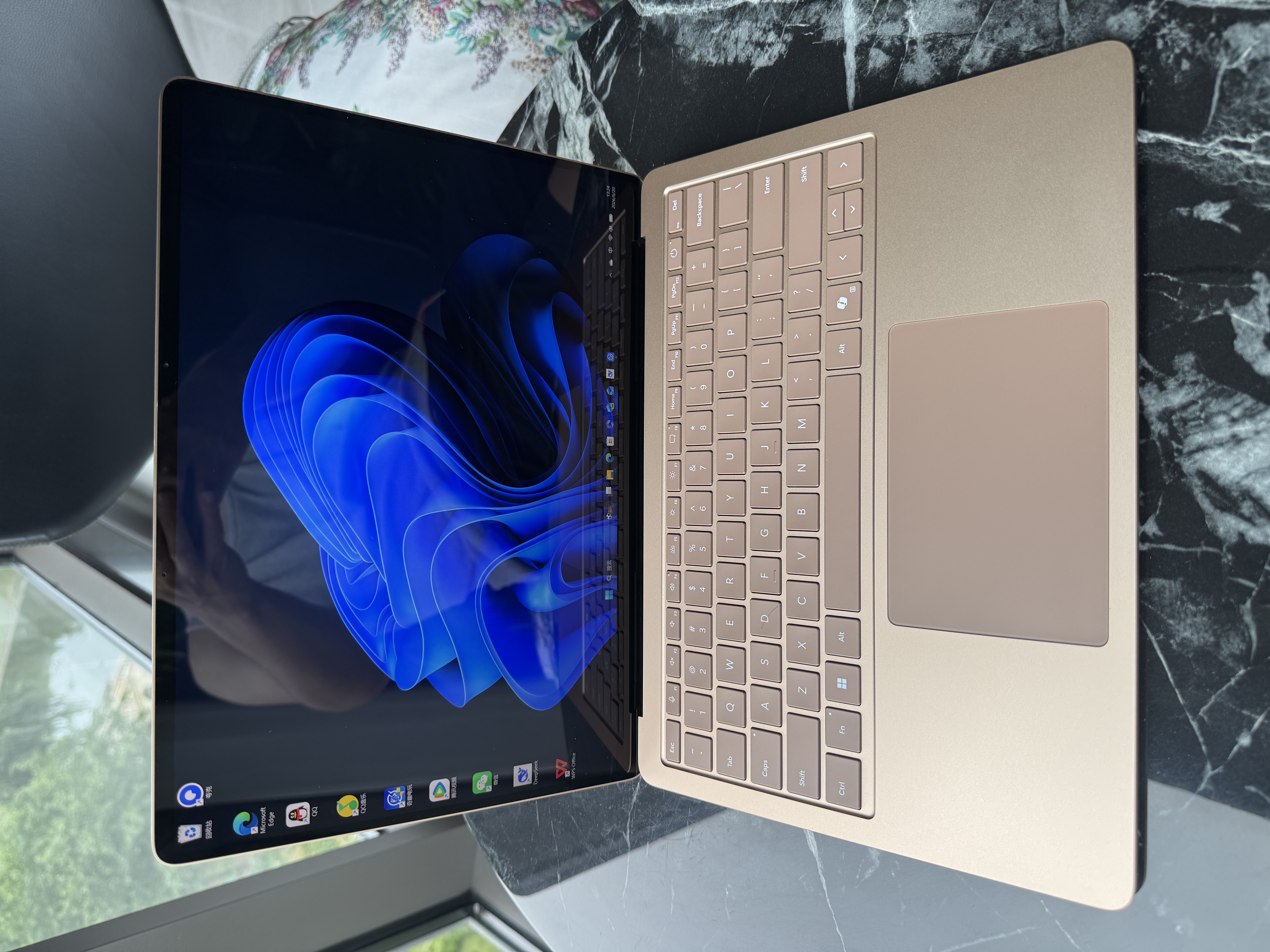微软（Microsoft）Surface Laptop 第7代 13.8英寸 轻薄笔记本电脑 国家补贴 骁龙 X Elite 16G 512G 沙漫金 触控屏 实拍图