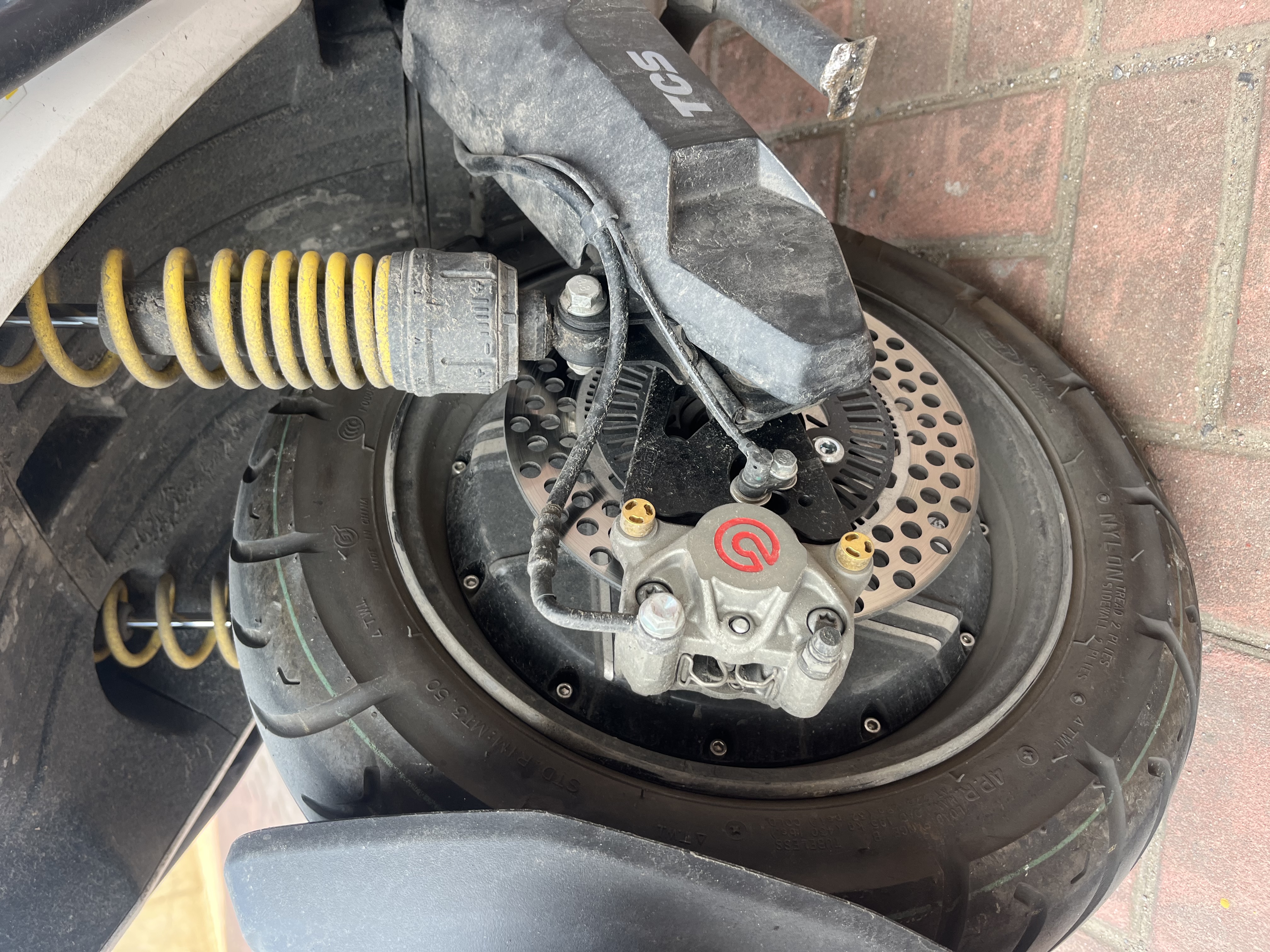 布雷博（Brembo）卡钳三代小螃蟹卡钳HPK高性能九号改装摩托车电动车刹车卡钳布雷博小螃蟹（含刹车片）银红 实拍图