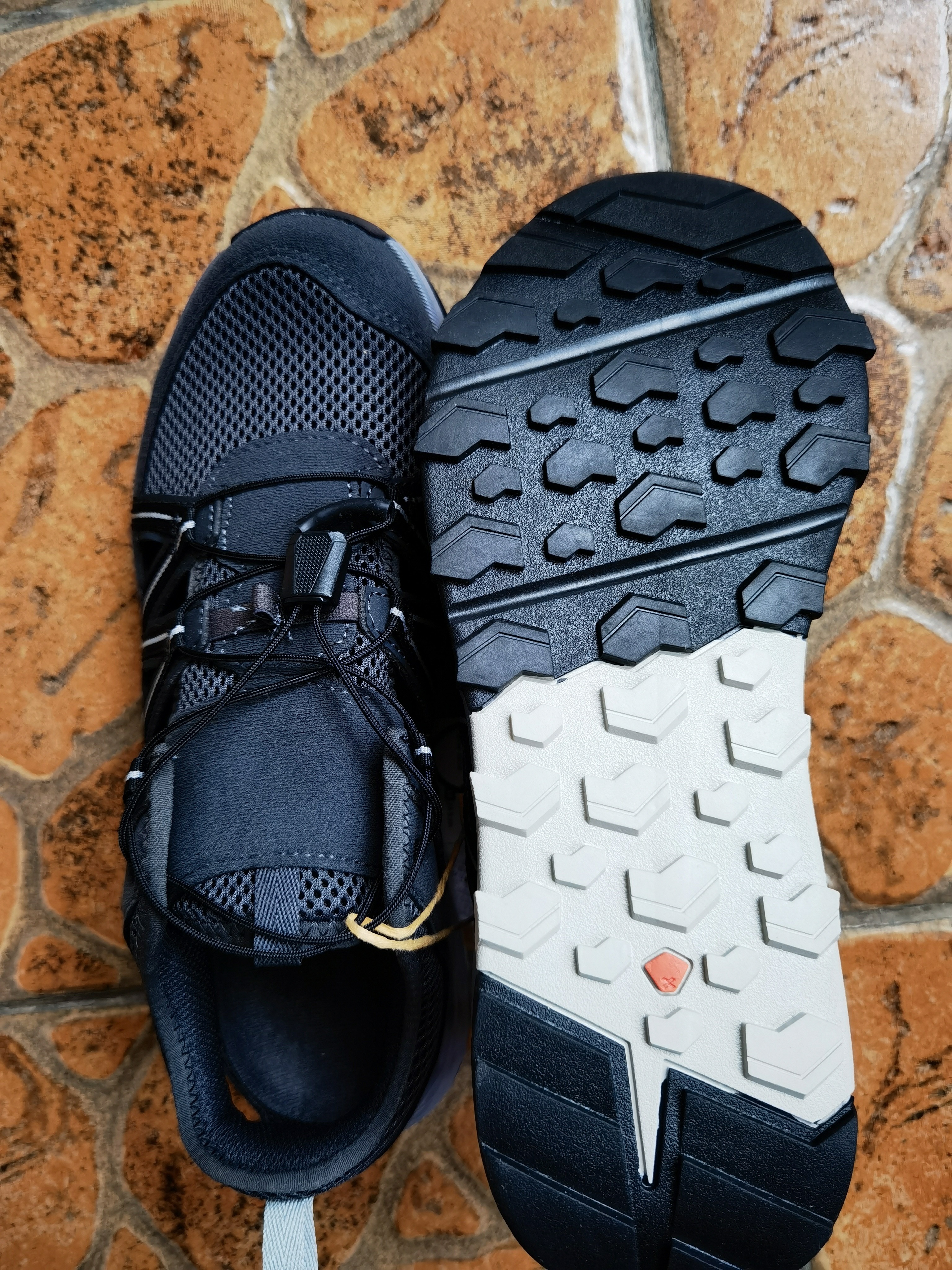 迪卡侬（DECATHLON）登山鞋男户外防滑凉鞋夏季透气耐磨轻便徒步鞋溯溪鞋洞洞鞋 黑灰色-防撞款-NH900 39 实拍图