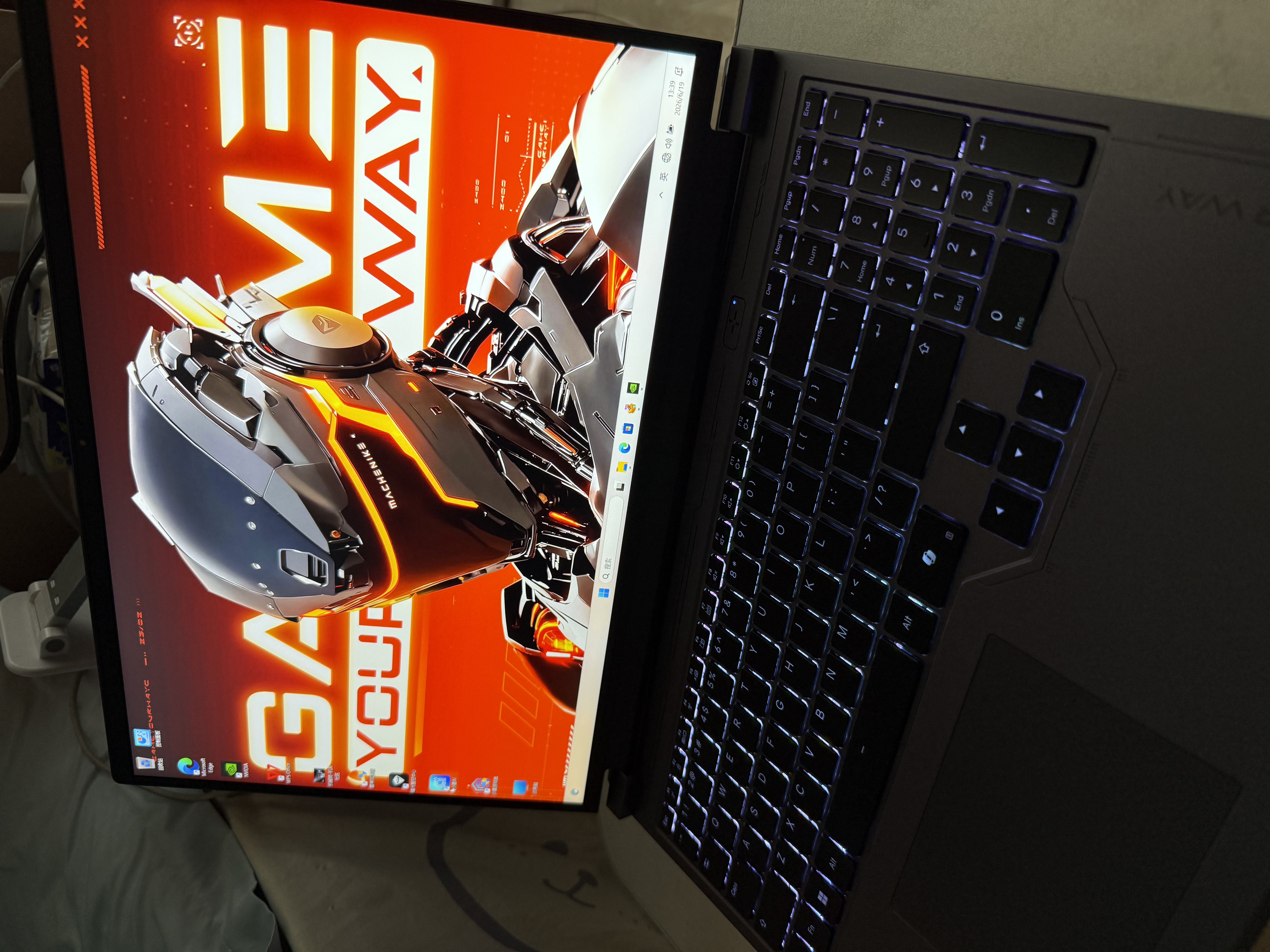 机械师曙光16S【RTX5070Ti 国补】16英寸AI学生办公游戏笔记本电脑R9HX 300Hz 2.5K屏 16G1T支持OpenClaw 实拍图