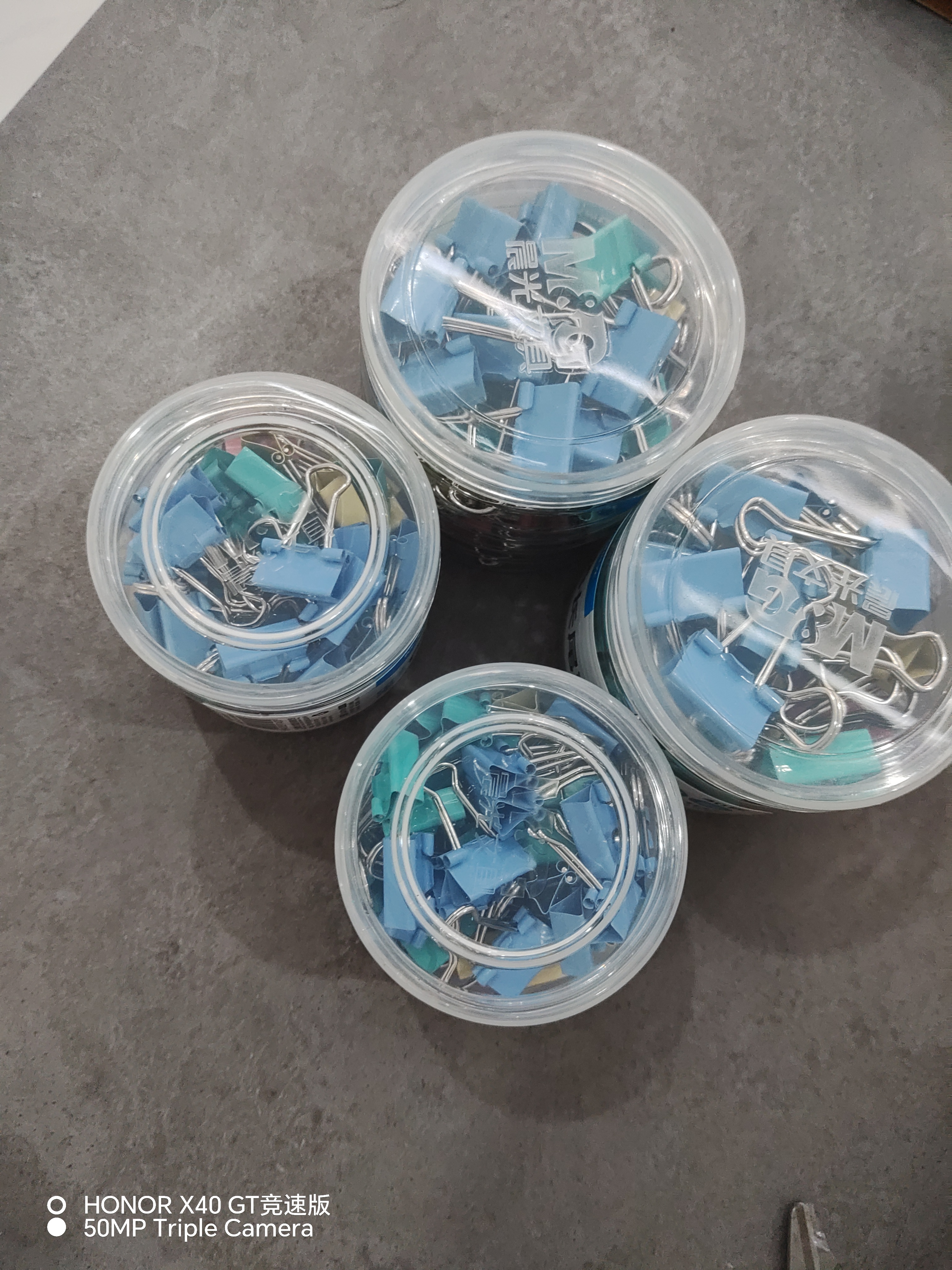 晨光(M&G)文具热门商品【超级爆款】5#19mm 40只/罐 彩色长尾夹  经济型办公燕尾夹 ABS916J5 实拍图
