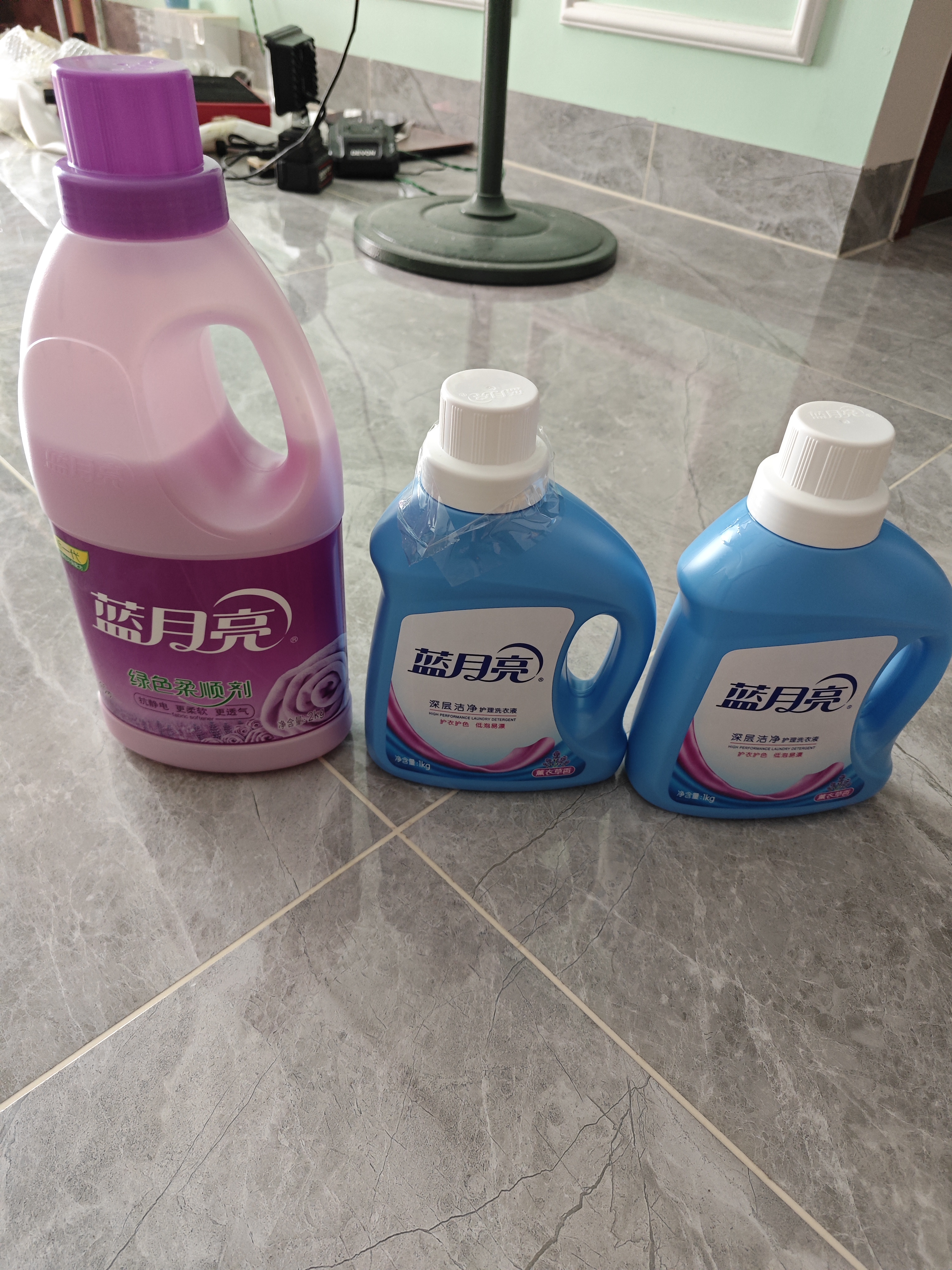 蓝月亮洗衣液套装（深层洁净洗衣液1kg*2+柔顺剂2kg）强效去污 衣物柔顺 实拍图