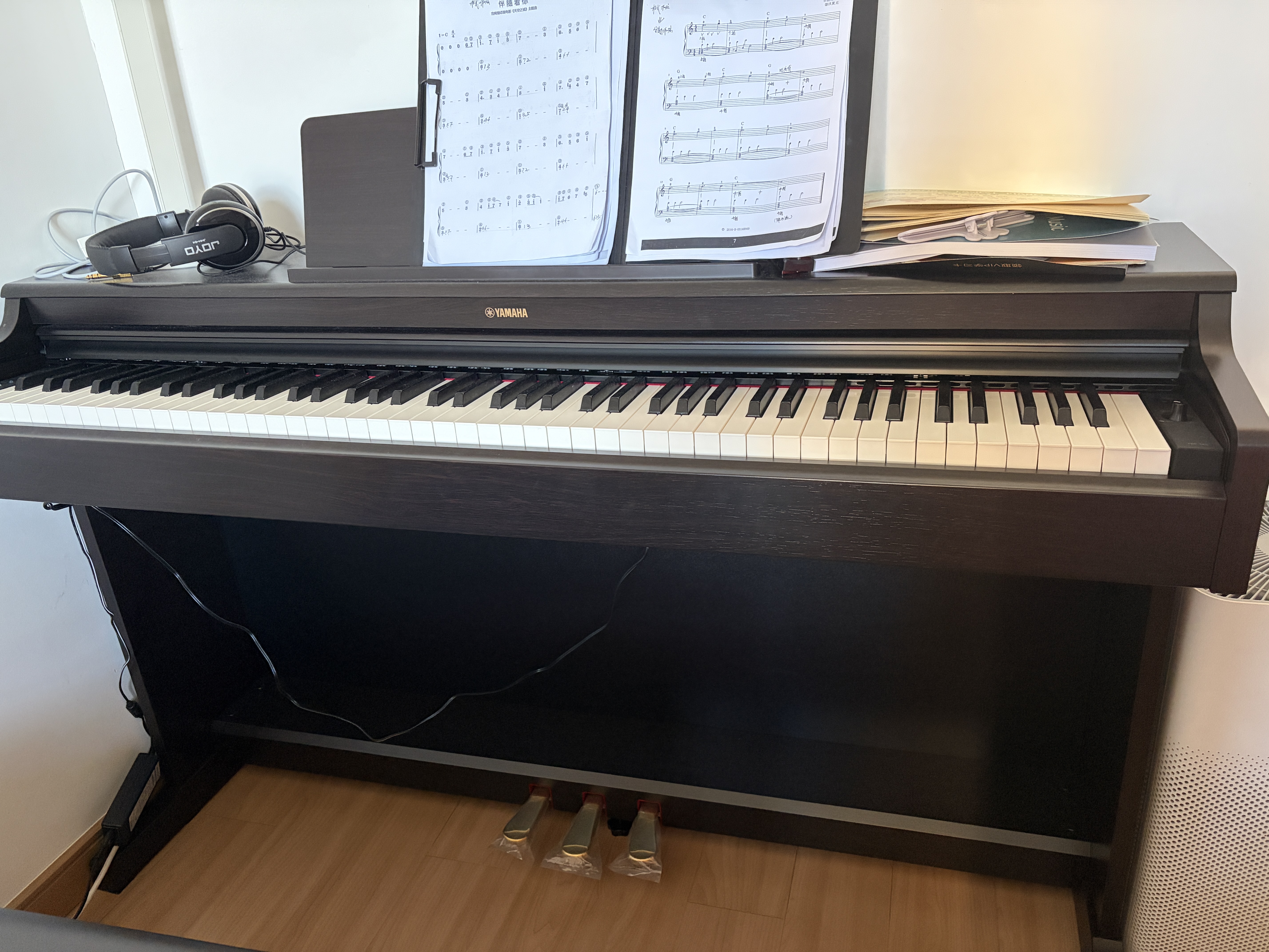 雅马哈（YAMAHA）电钢琴YDP145/165专业立式重锤88键家用成人儿童初学练习演奏考级 进口YDP165R棕色+原装琴凳+官方标配 实拍图
