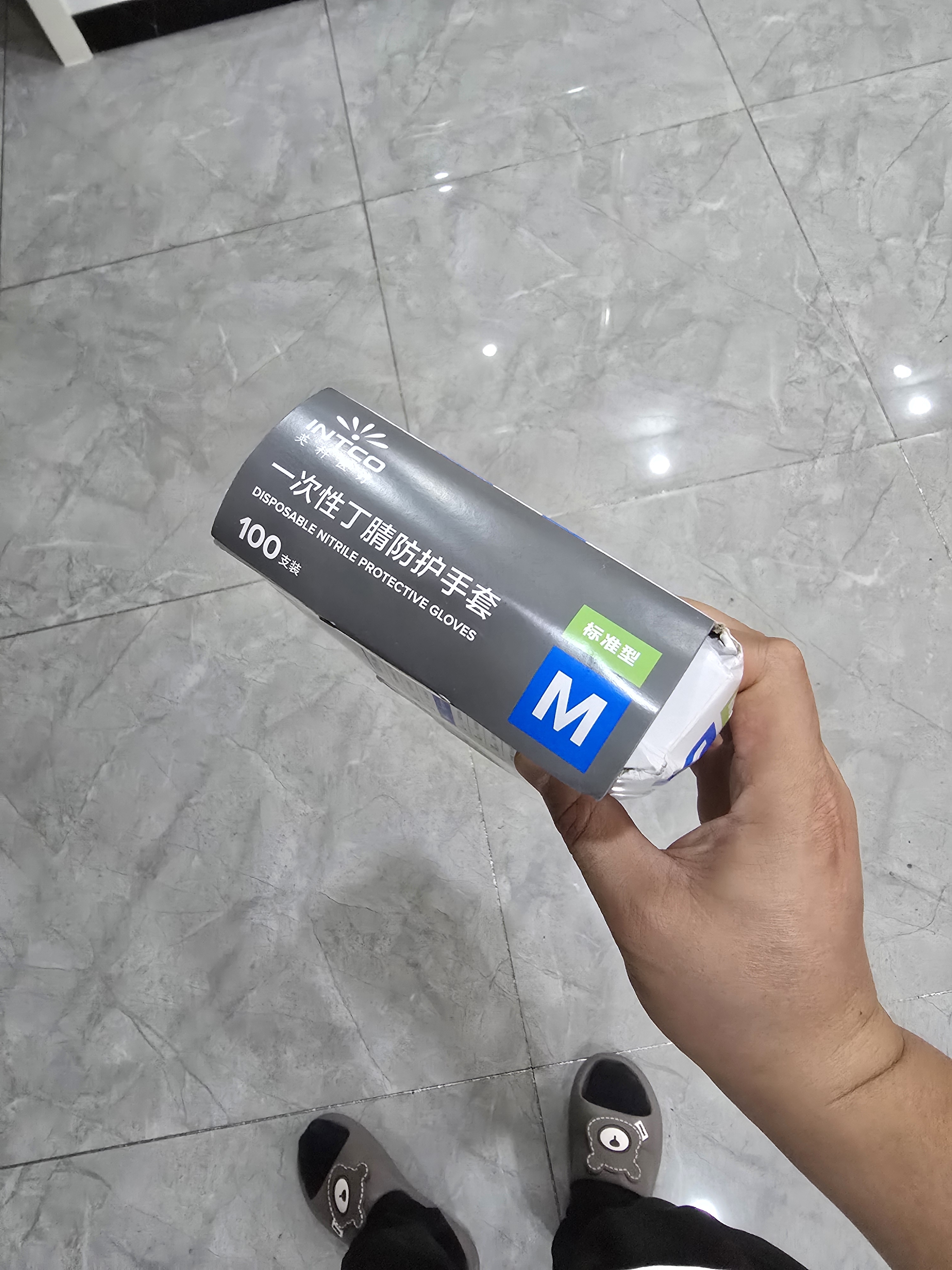 英科医疗（INTCO）一次性手套100只M码黑色食品级丁腈耐用厨房清洁劳保家务洗碗手套 实拍图