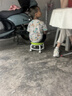 【京喜甄选】椅子万向轮美缝凳子带轮旋转擦地矮凳美甲修脚凳滑轮 儿童凳-绿色款 实拍图