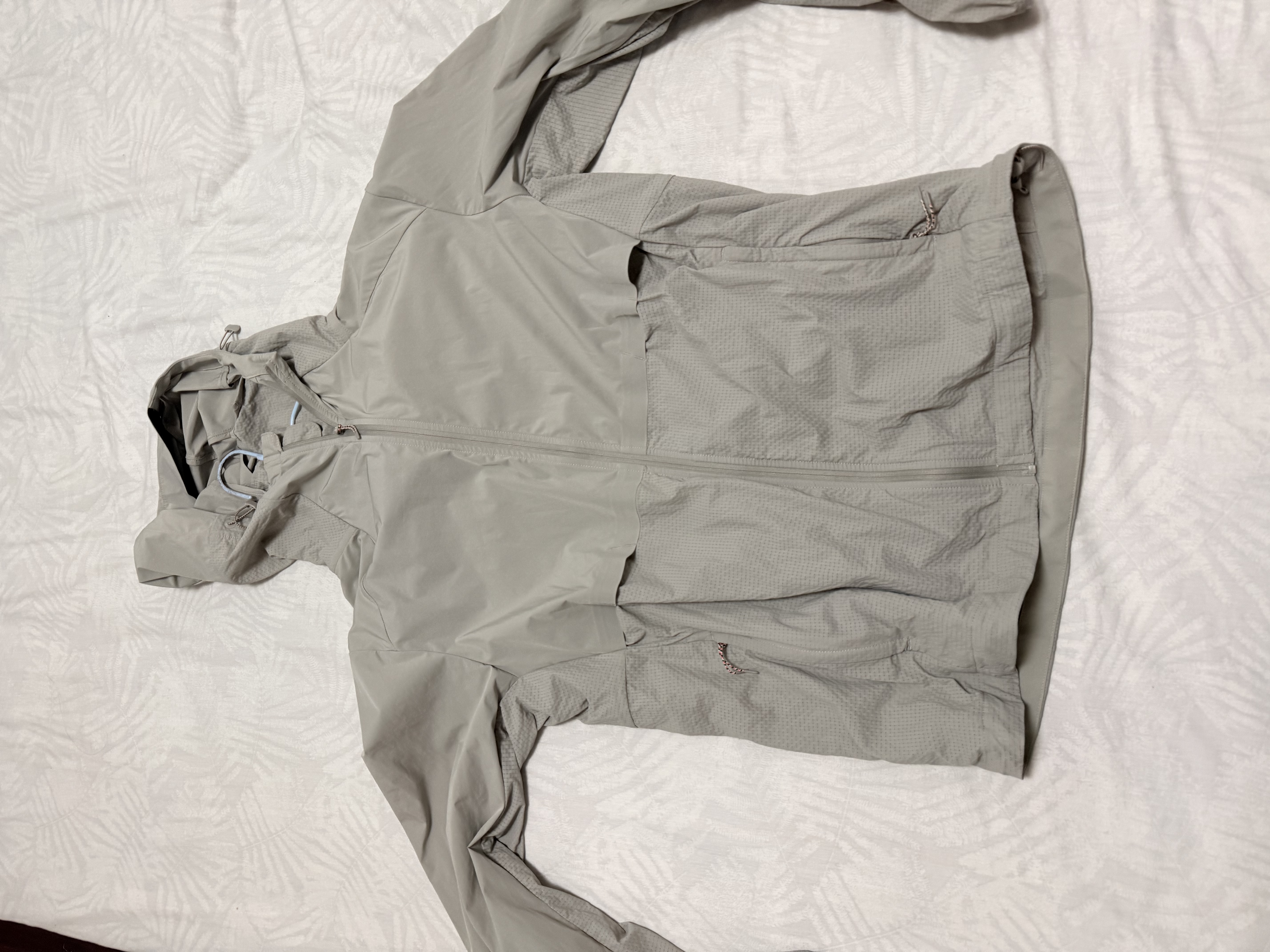 京东京造轻量透气防晒衣男女同款薄外套防晒服防紫外线夏季皮肤衣云母灰L 实拍图