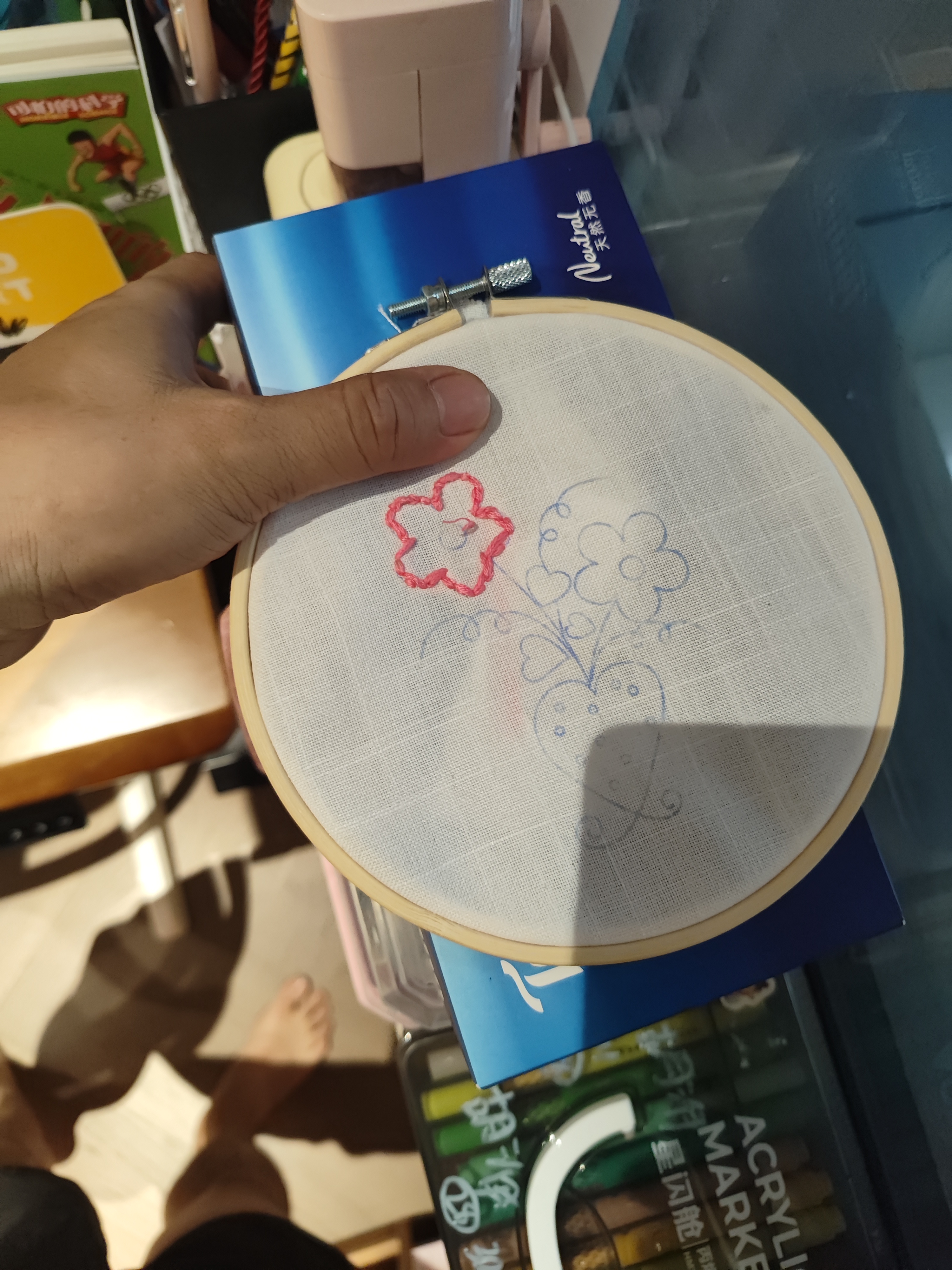 云创典  手工刺绣diy材料包儿童学生欧式布艺创意十字绣初学挂画含绣框 爱心花（含竹绣绷） 约15*15cm 实拍图