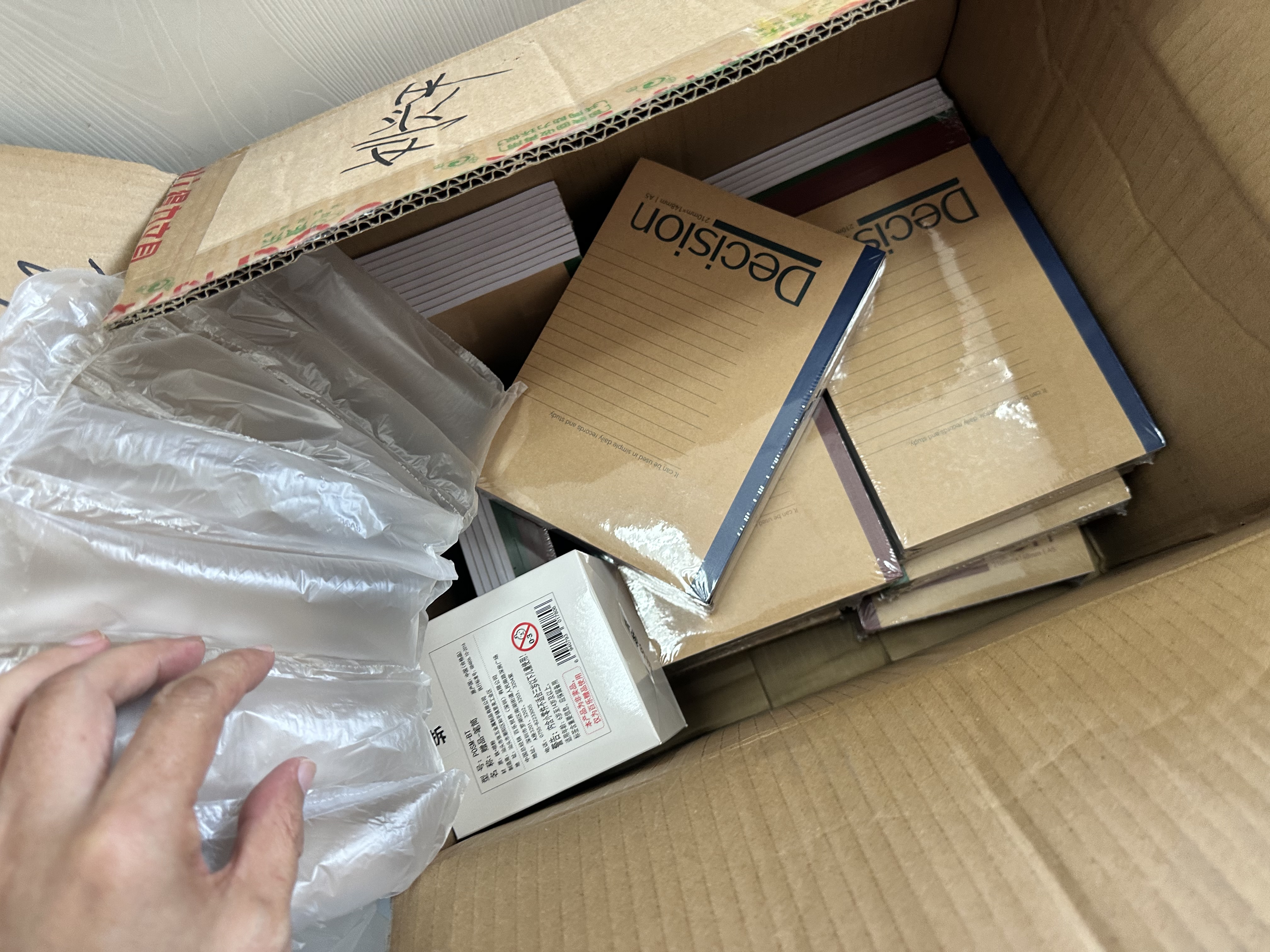 得力(deli)5只A4透明拉杆夹/抽杆夹/报告夹/文件夹 25mm大背宽简历报告夹 学生考试收纳 63102白色 实拍图