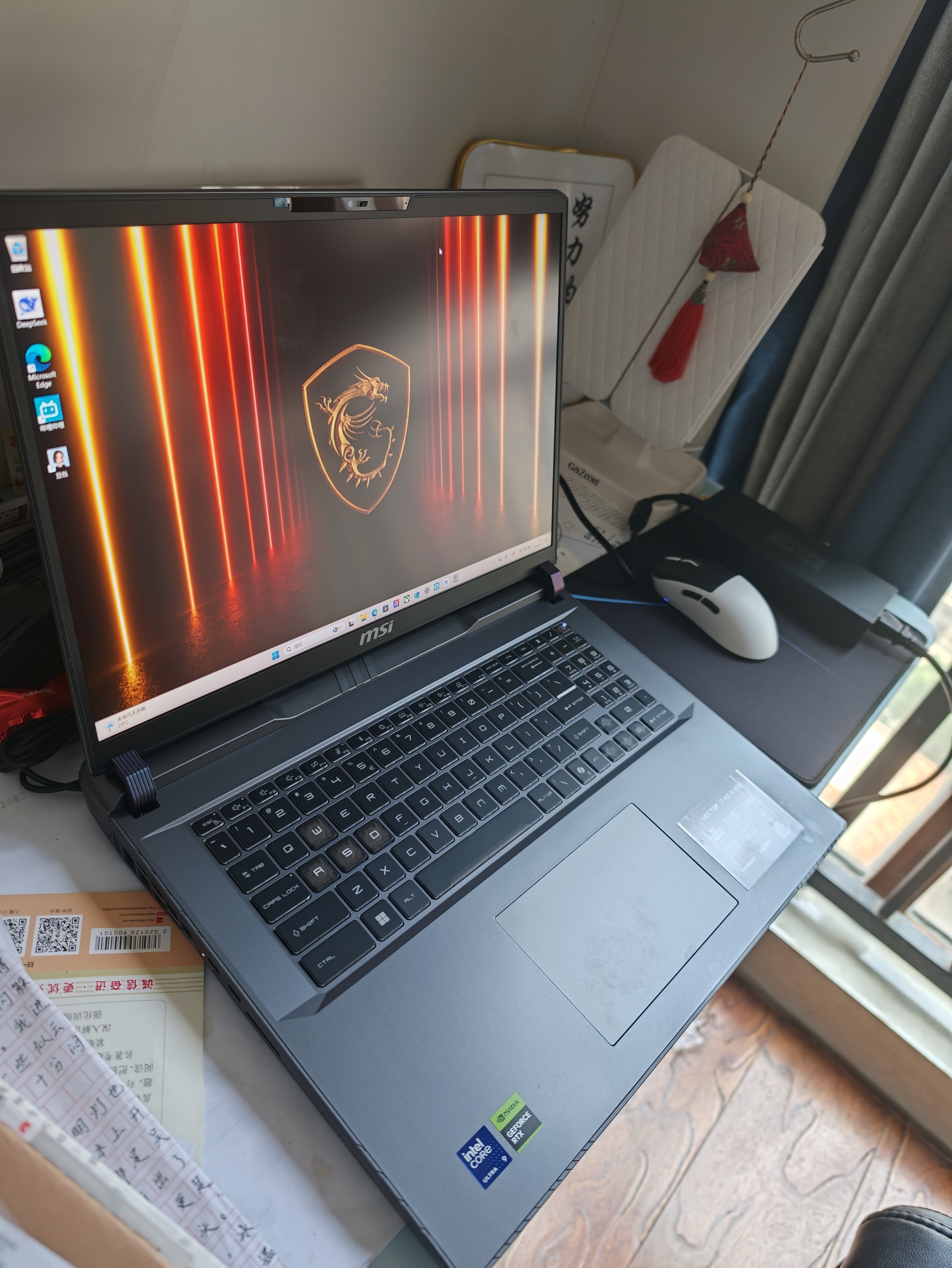 微星（MSI）泰坦17 AI 2025 国家补贴 17英寸游戏本笔记本电脑(Ultra9-275HX RTX5090 32G 2TB 2.5K/240Hz) 实拍图