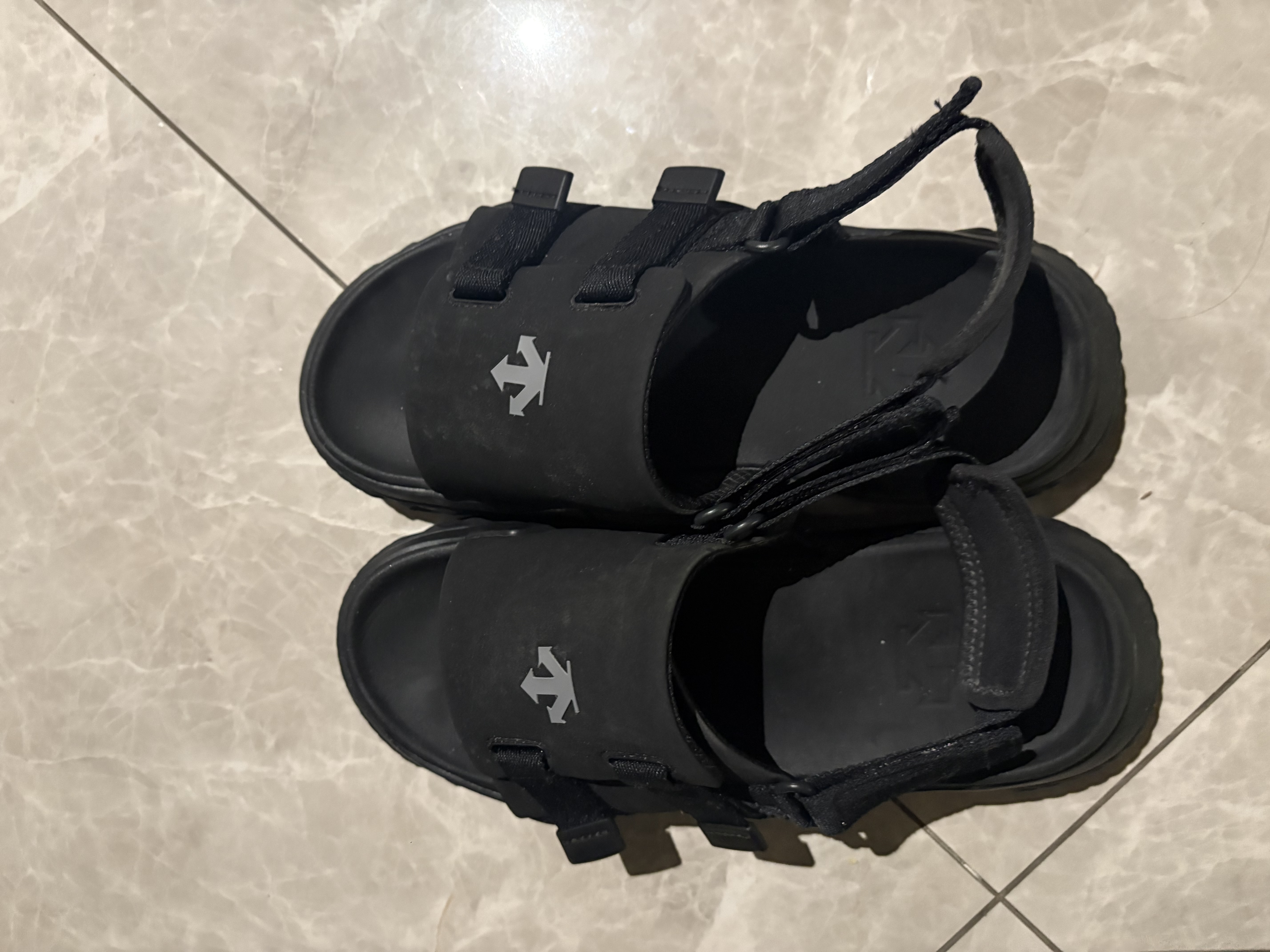 迪桑特（DESCENTE）DELTA系列男女款轻质可拆卸后跟凉鞋溯溪鞋 D6231RSD42-男子-BK-黑色 42 实拍图