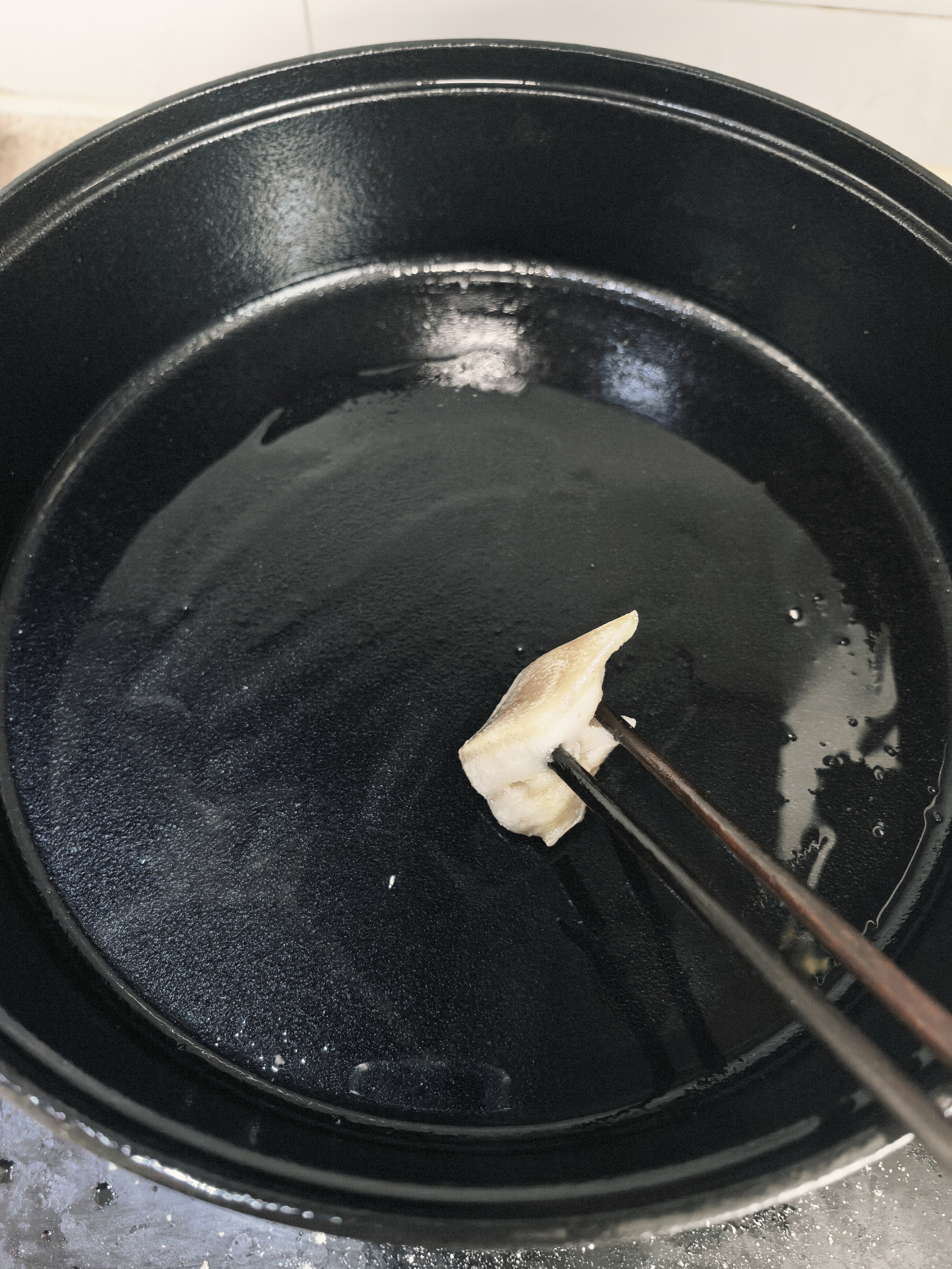 铸彩平底锅煎锅 铸铁加厚加深生铁饼铛无涂层家用水煎包烙饼铛煎锅 木柄双耳煎锅32cm（玻璃盖） 32cm 实拍图