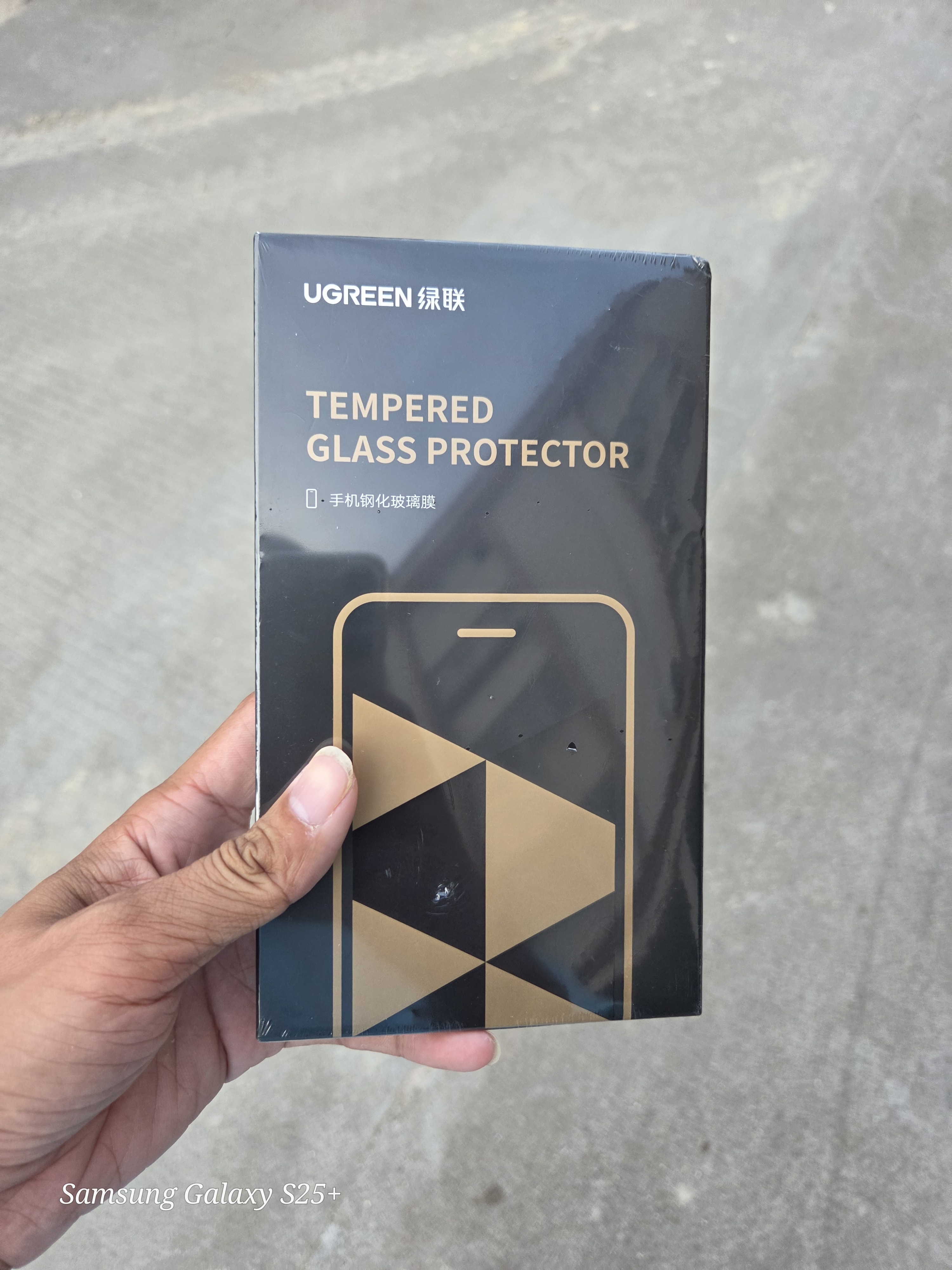 绿联【无黑边不挡屏】适用iPhone16ProMax钢化膜苹果16ProMax手机膜无边抗指纹防摔防爆保护膜 2片装 实拍图