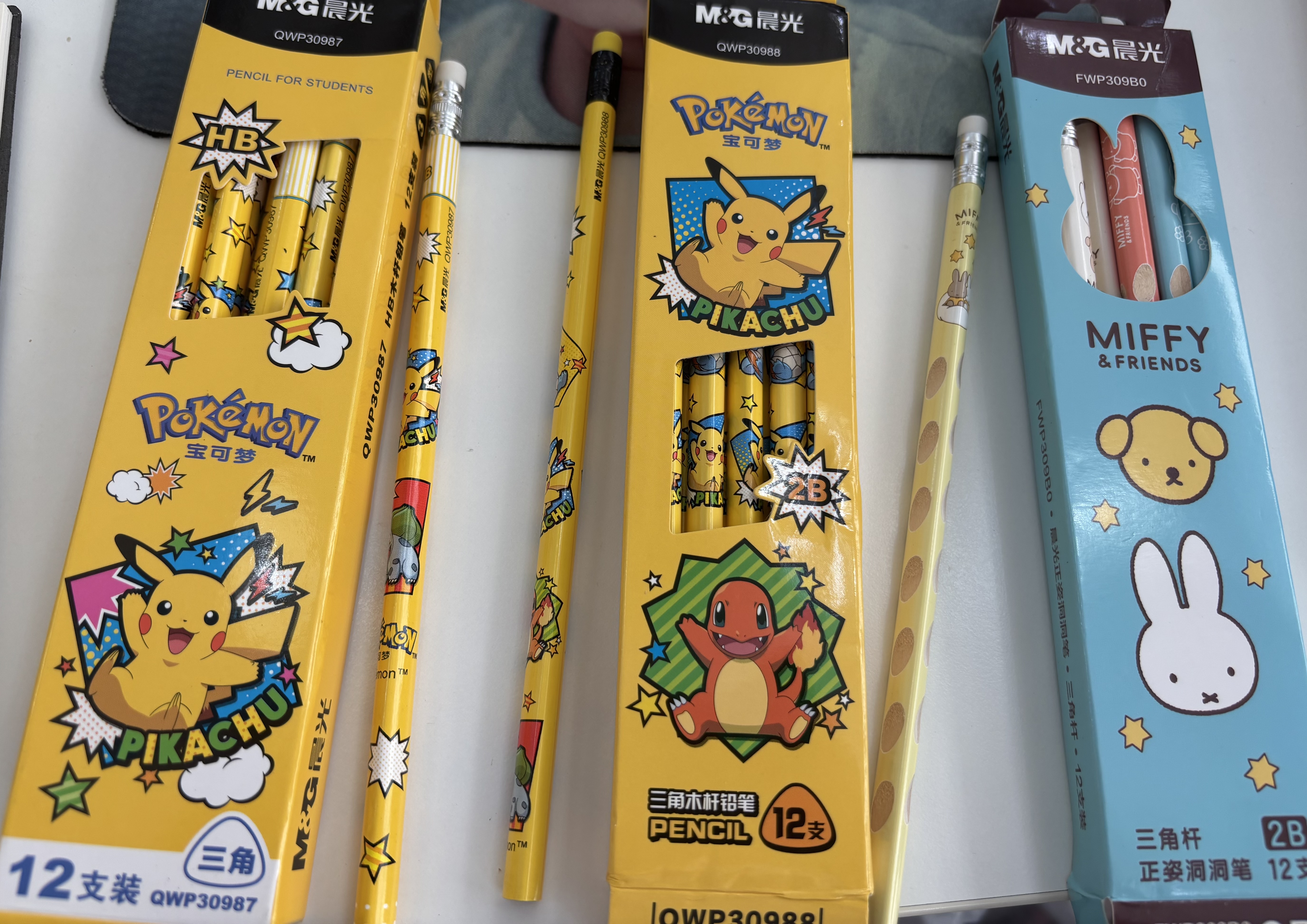 晨光文具2B洞洞铅笔米菲12支带橡皮头小学生专用涂卡笔铅笔开学专用儿童正姿三角杆颜色随机FWP309B0 实拍图