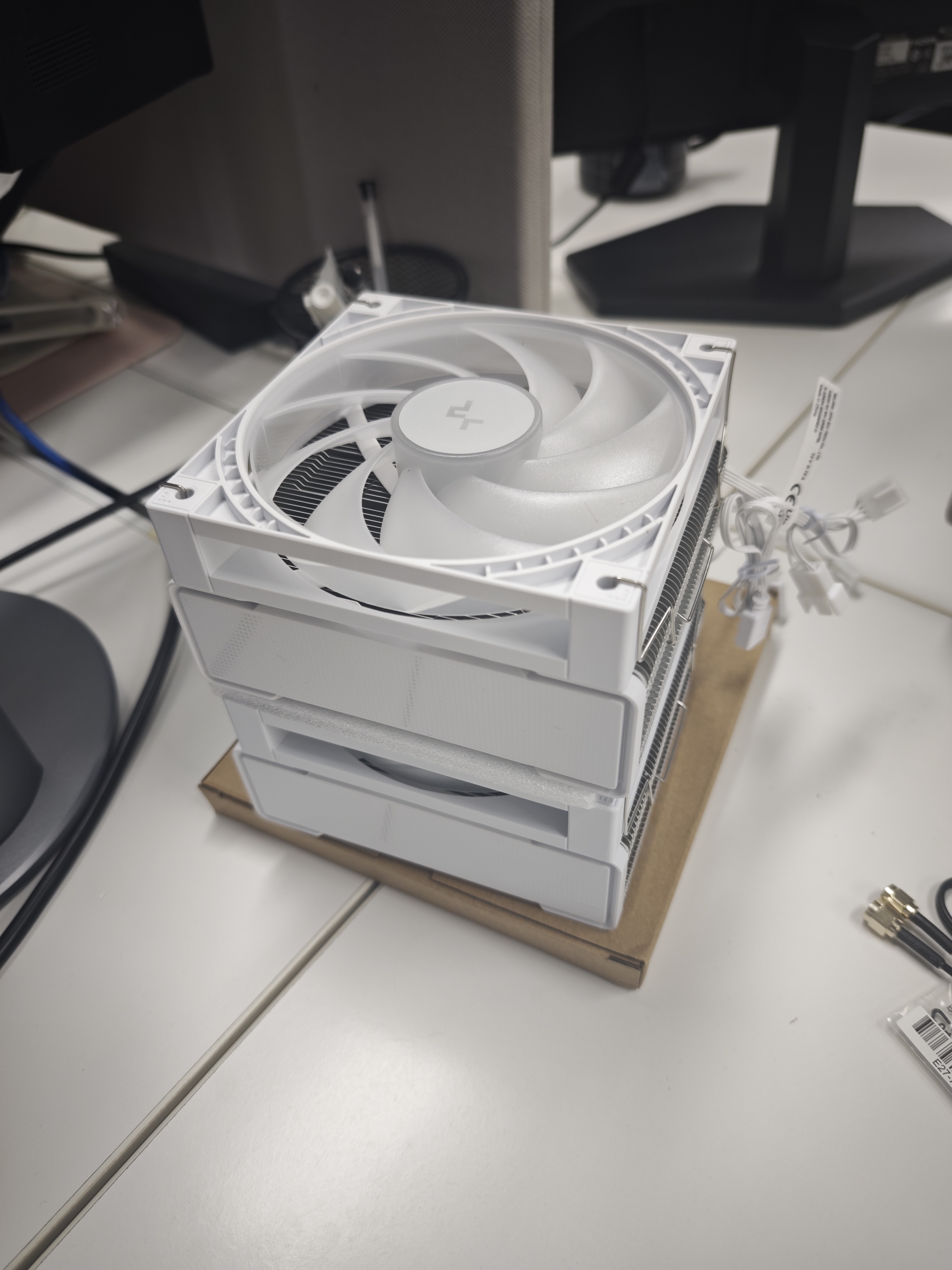 九州风神（DEEPCOOL）大霜塔ARGB白色FOR INTEL风冷散热器/升级塔体/ARGB风扇/精雕镀镍铜底/INTEL平台专用 实拍图