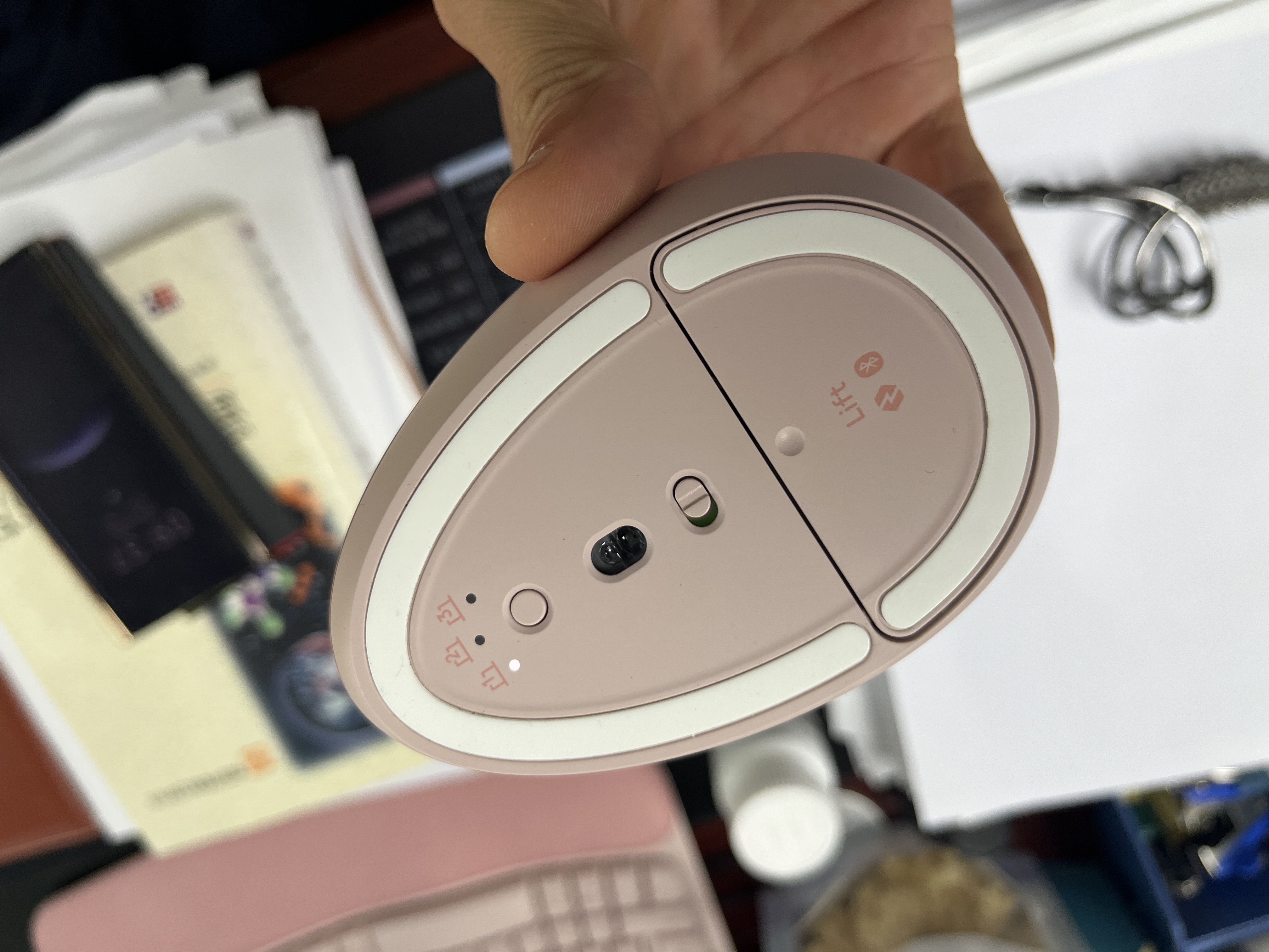 罗技（Logitech）Wave Combo 无线人体工学键鼠套装 垂直鼠标 无线蓝牙鼠标 办公键盘 无线键盘 蓝牙键盘 粉色 实拍图