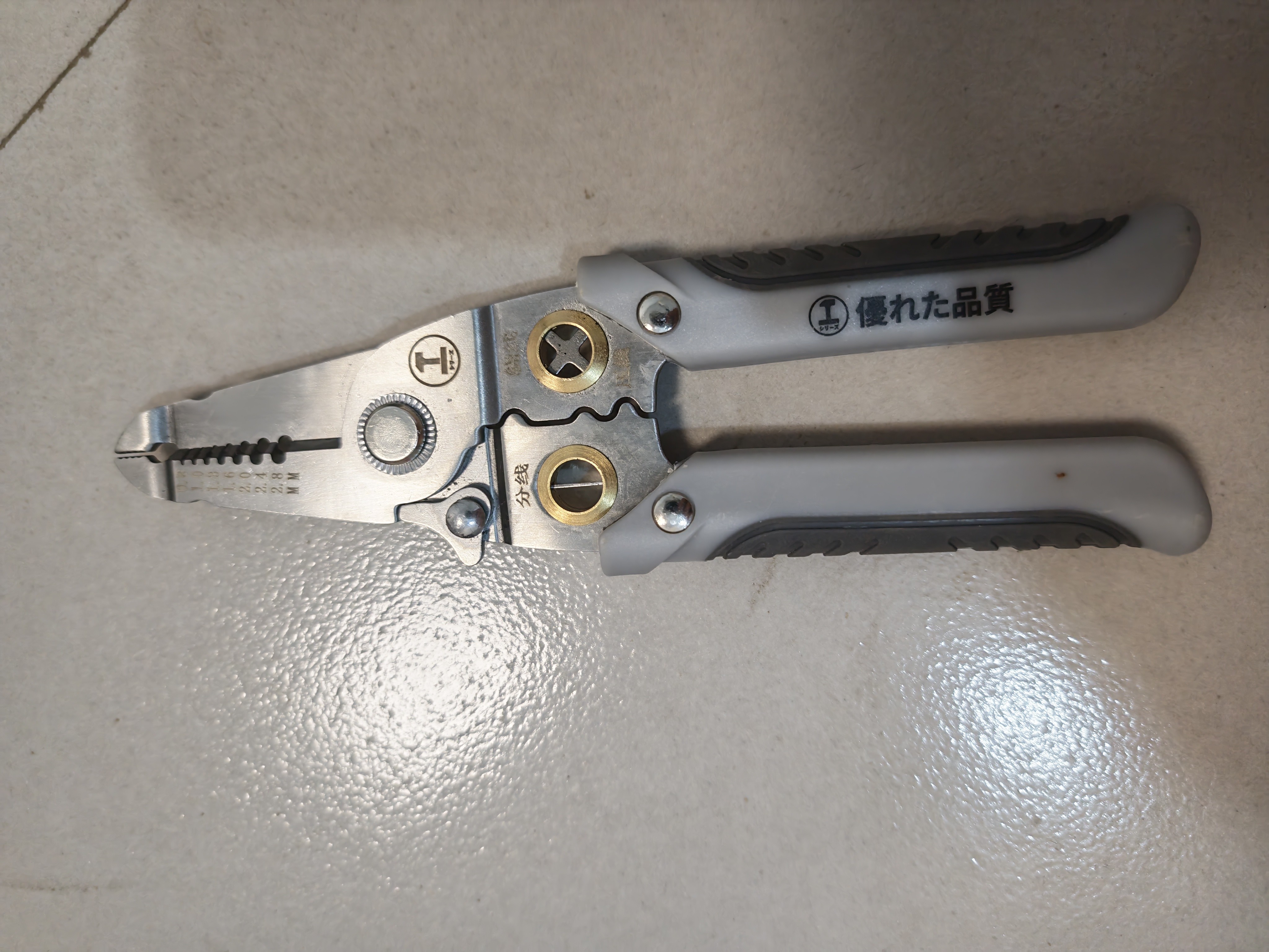 绿林（GREENER）剥线钳电工钳7寸多功能压线钳能工家用拨接线钳工具电线扒皮钳子 实拍图