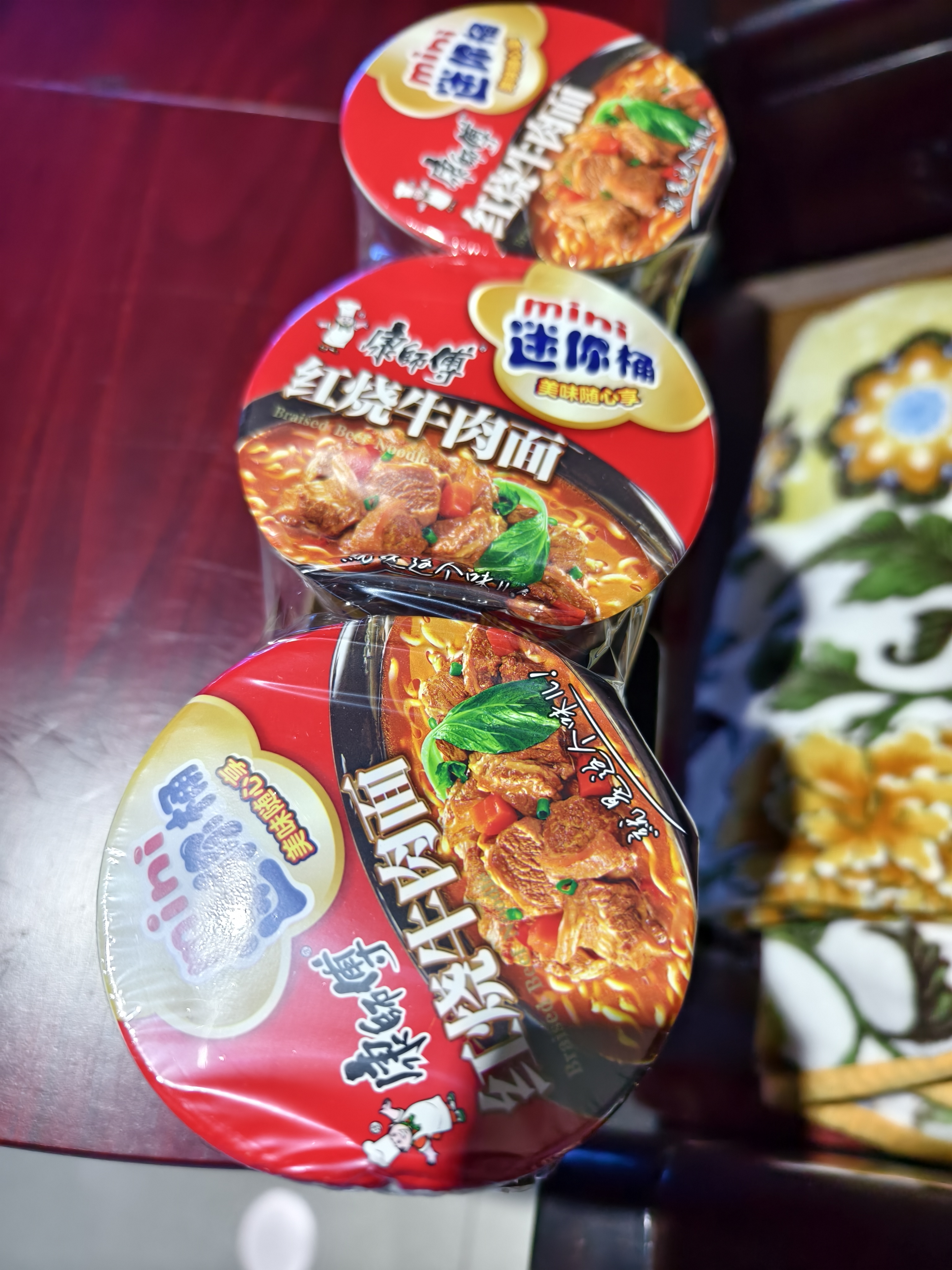康师傅方便面 迷你杯 红烧牛肉面61g*3杯 泡面速食 休闲零食 实拍图
