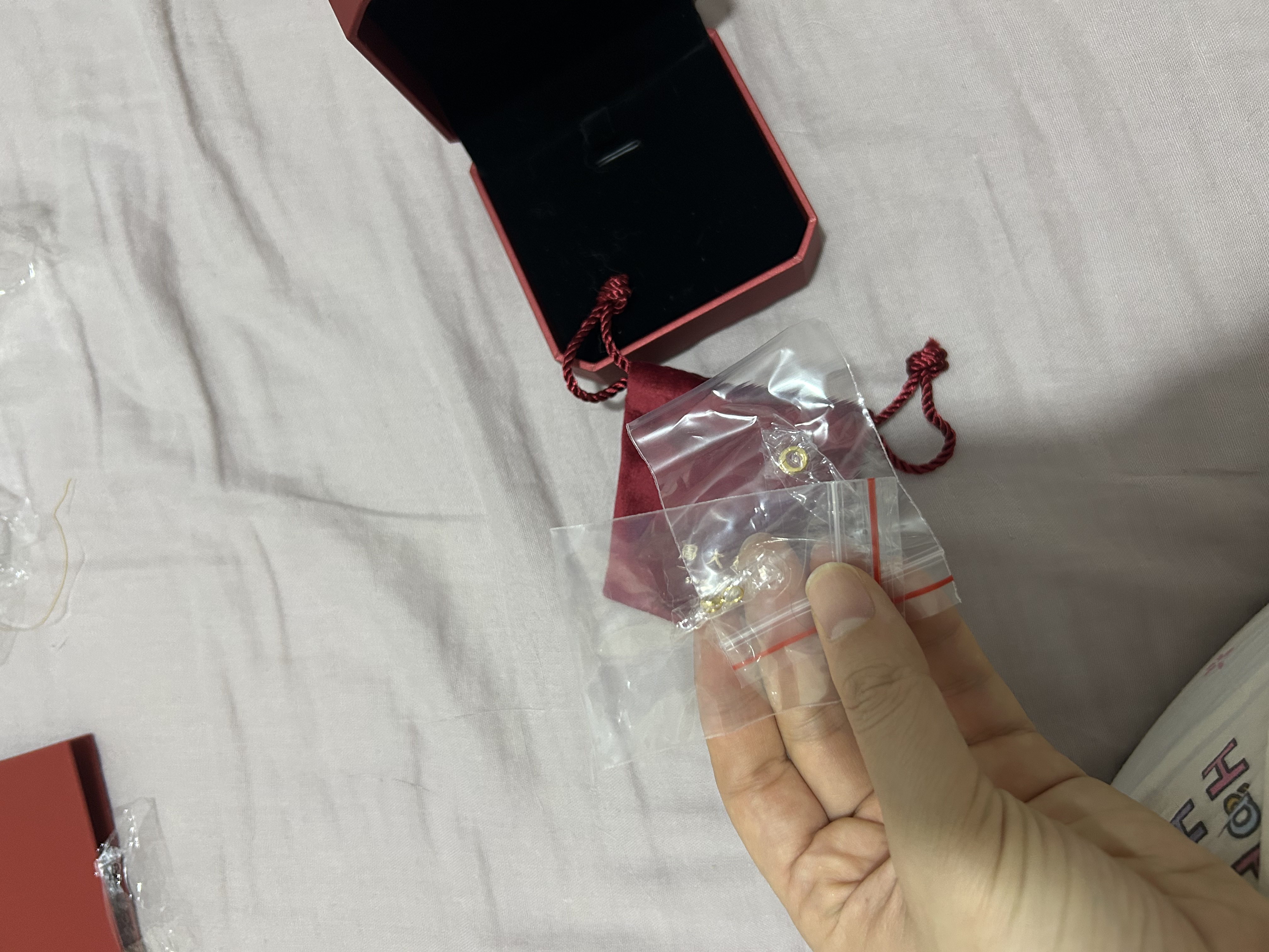 周大福小气泡跑环十字架足金镶钻黄金吊坠女[可选] 生日礼物 ERU251 小气泡 实拍图