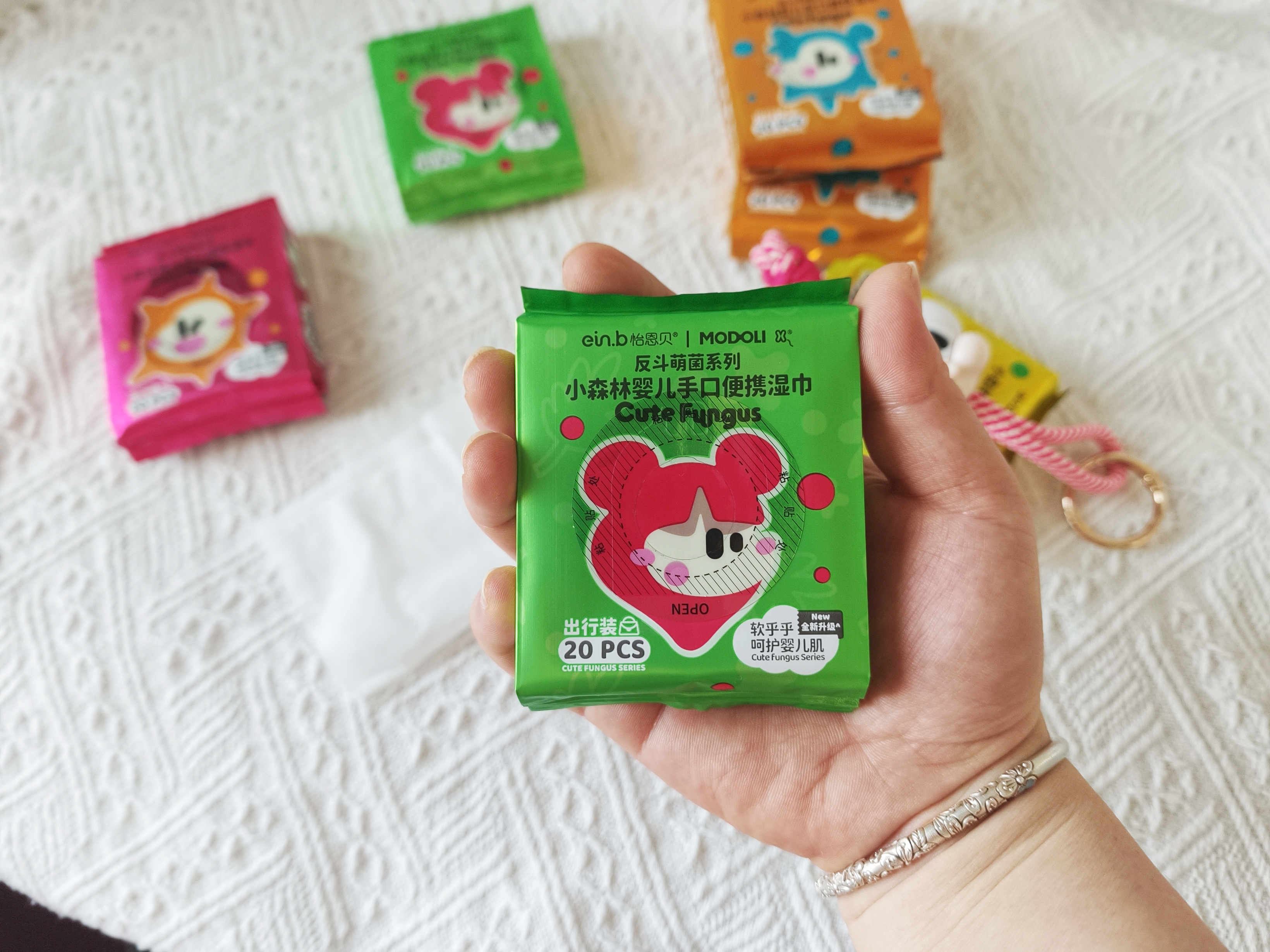 怡恩贝便携湿巾小包湿纸巾儿童小学生上学开学手口柔软纸巾加大加厚联名 实拍图