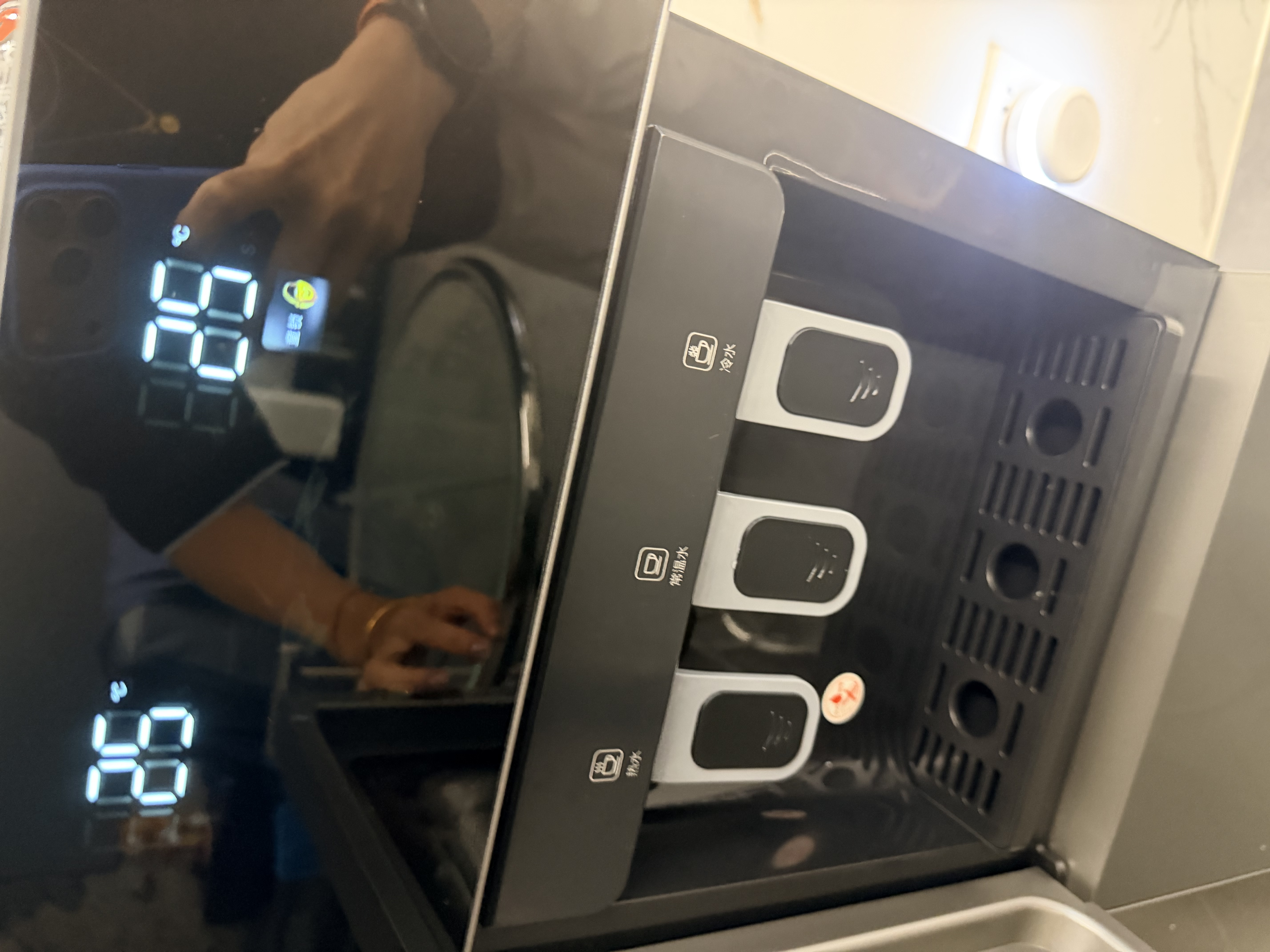 鱼跃（yuwell）全能一体机上臂式血压计血糖仪尿酸检测仪体温计家用医用4测HM100 实拍图
