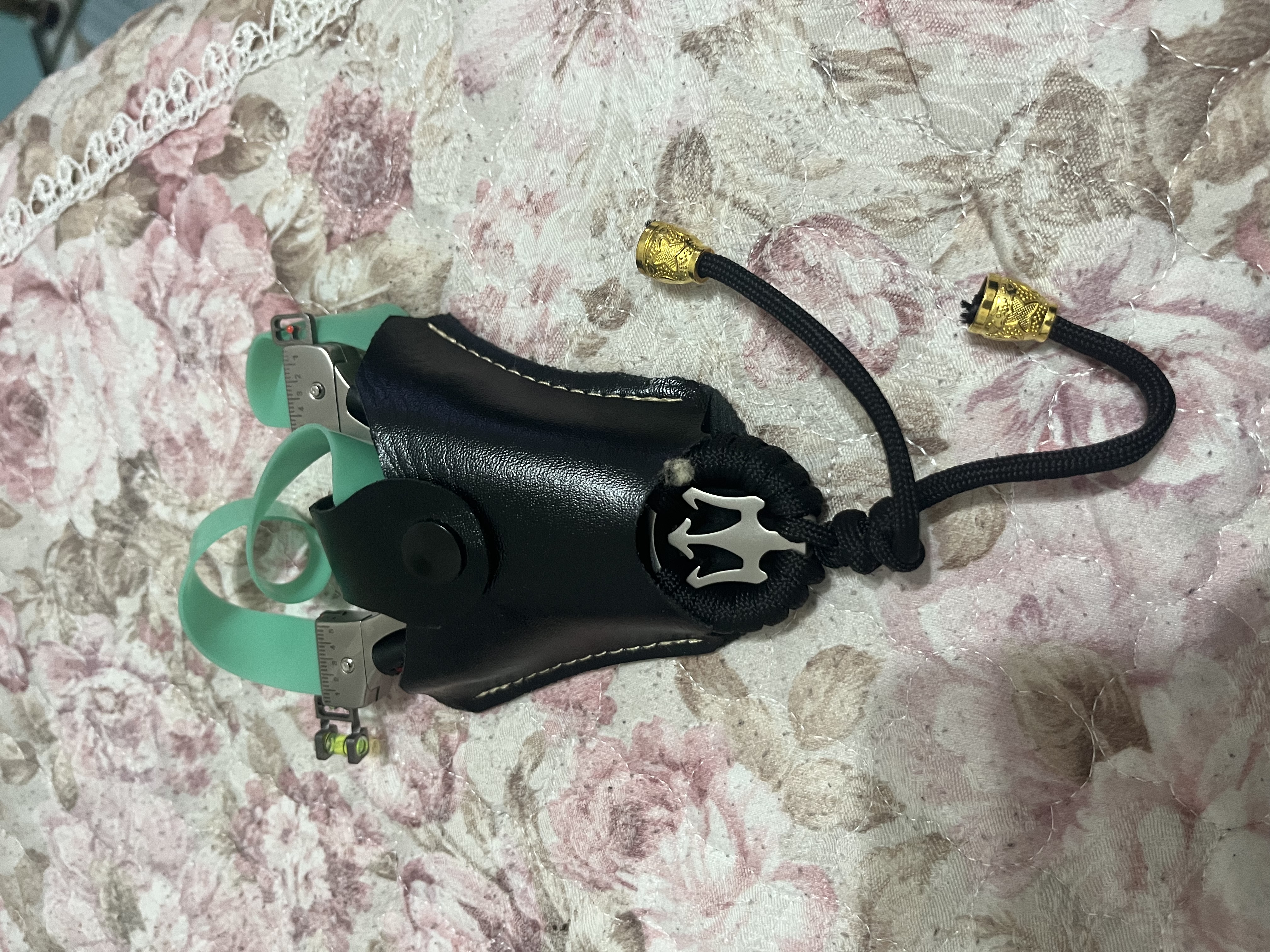 飞鸟 弹弓专业弹弓不锈钢一体高精准加厚弹弓瞄准器户外成人竞技弹弓 玛莎水平200钢200泥5皮筋1包1磁 实拍图