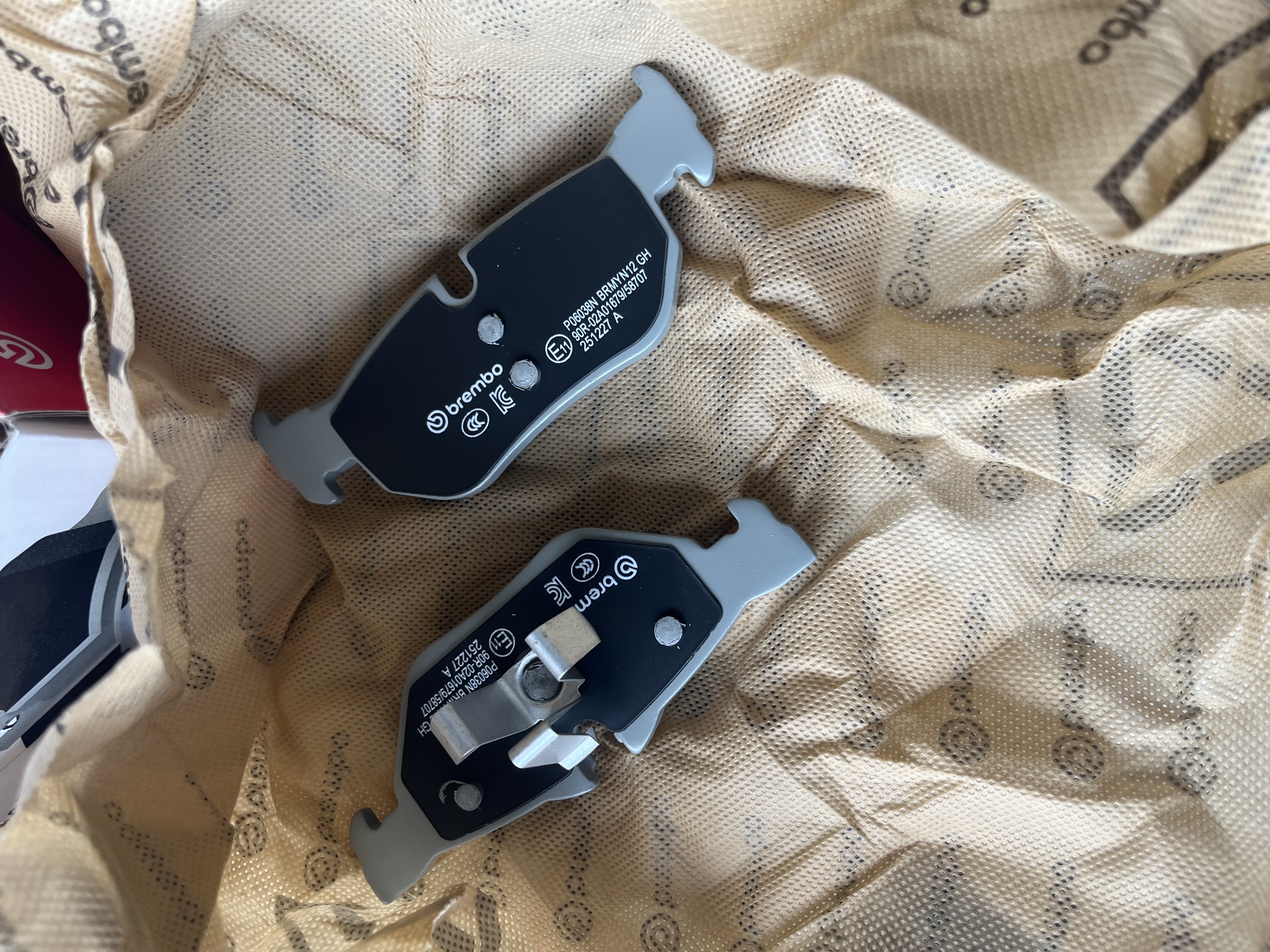 布雷博（Brembo）刹车后片原厂品质宝马1系118/120/125/3系/316/318/320/X1/E87F35 实拍图
